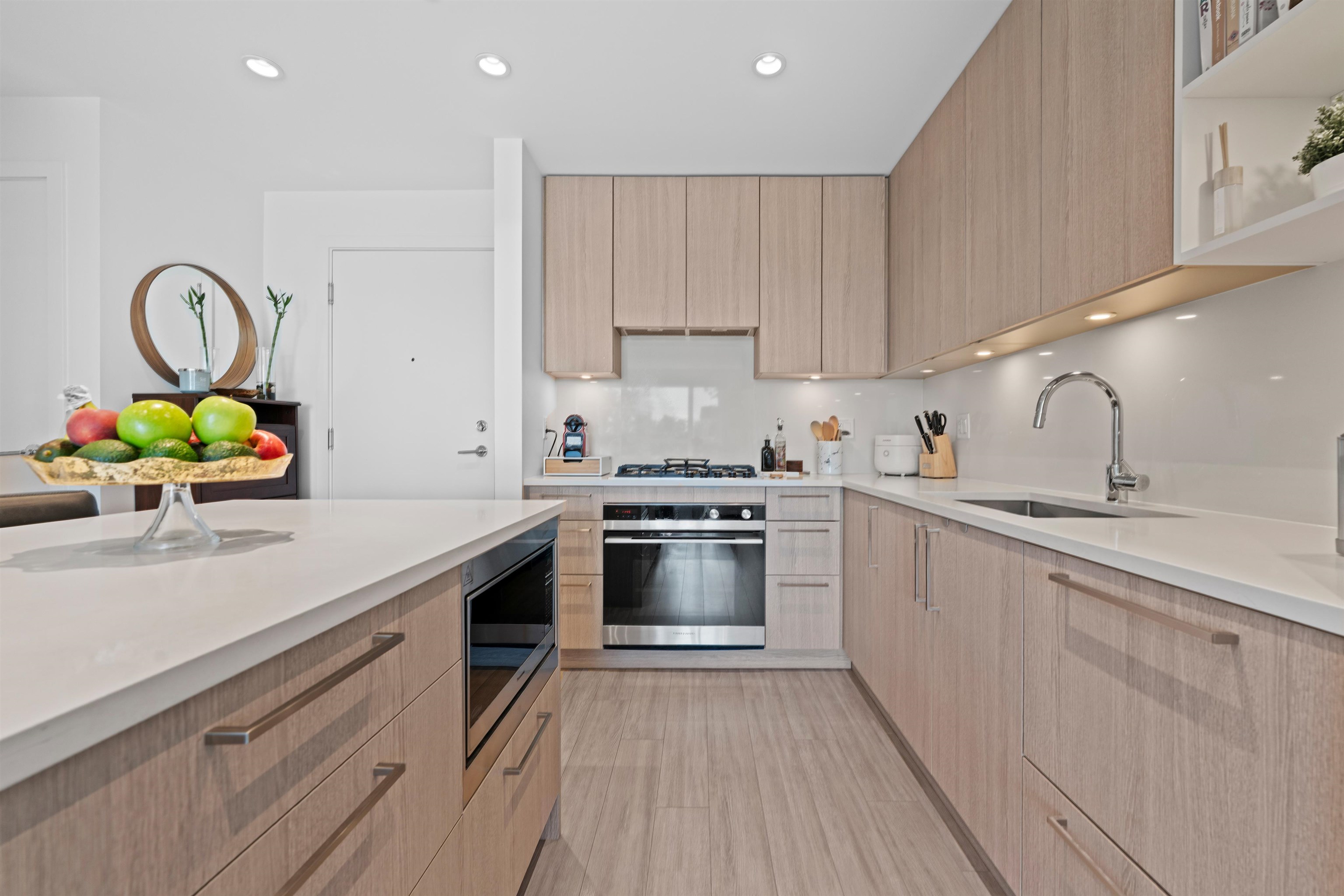 305 747 E 3RD STREET Unit: 305