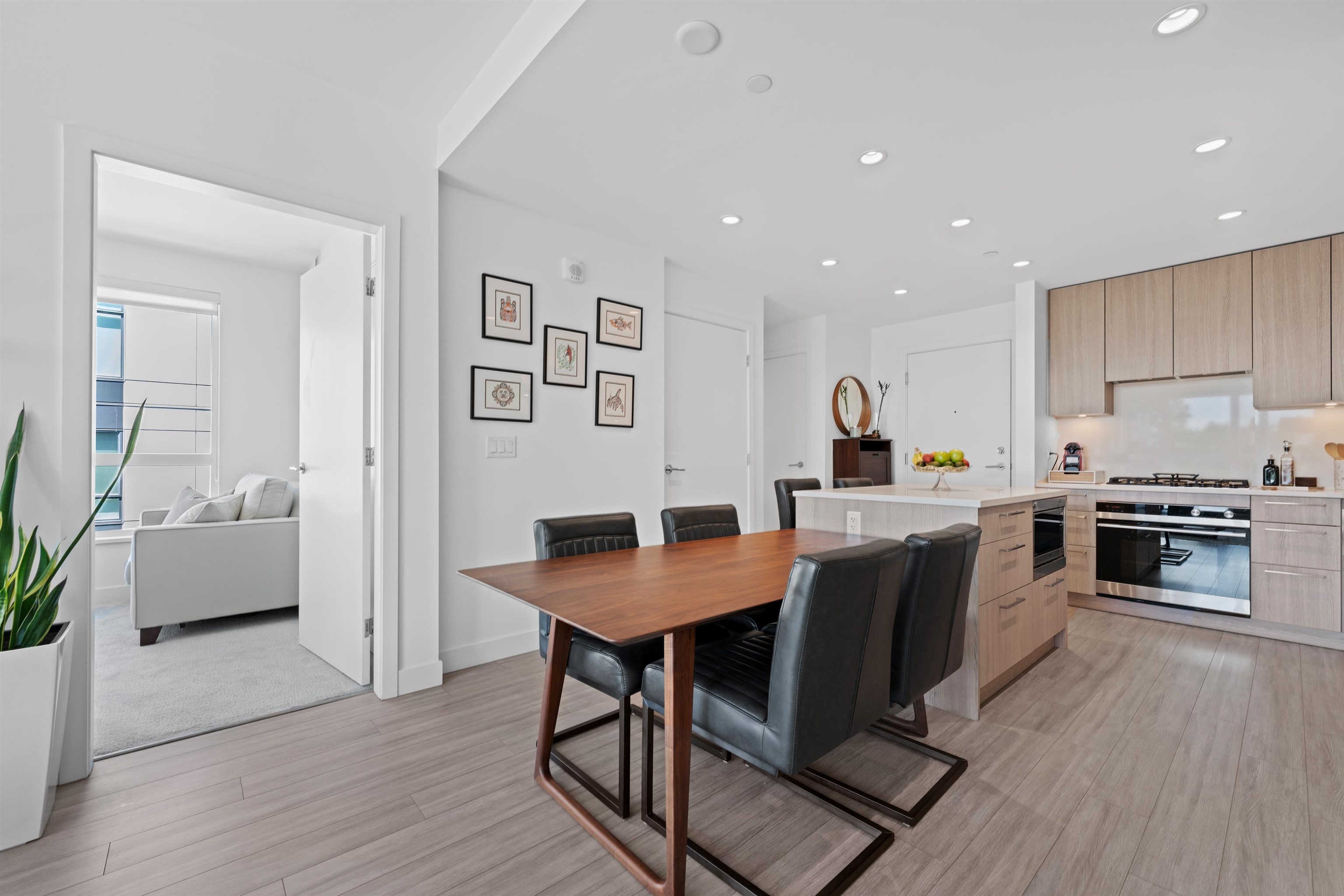 305 747 E 3RD STREET Unit: 305