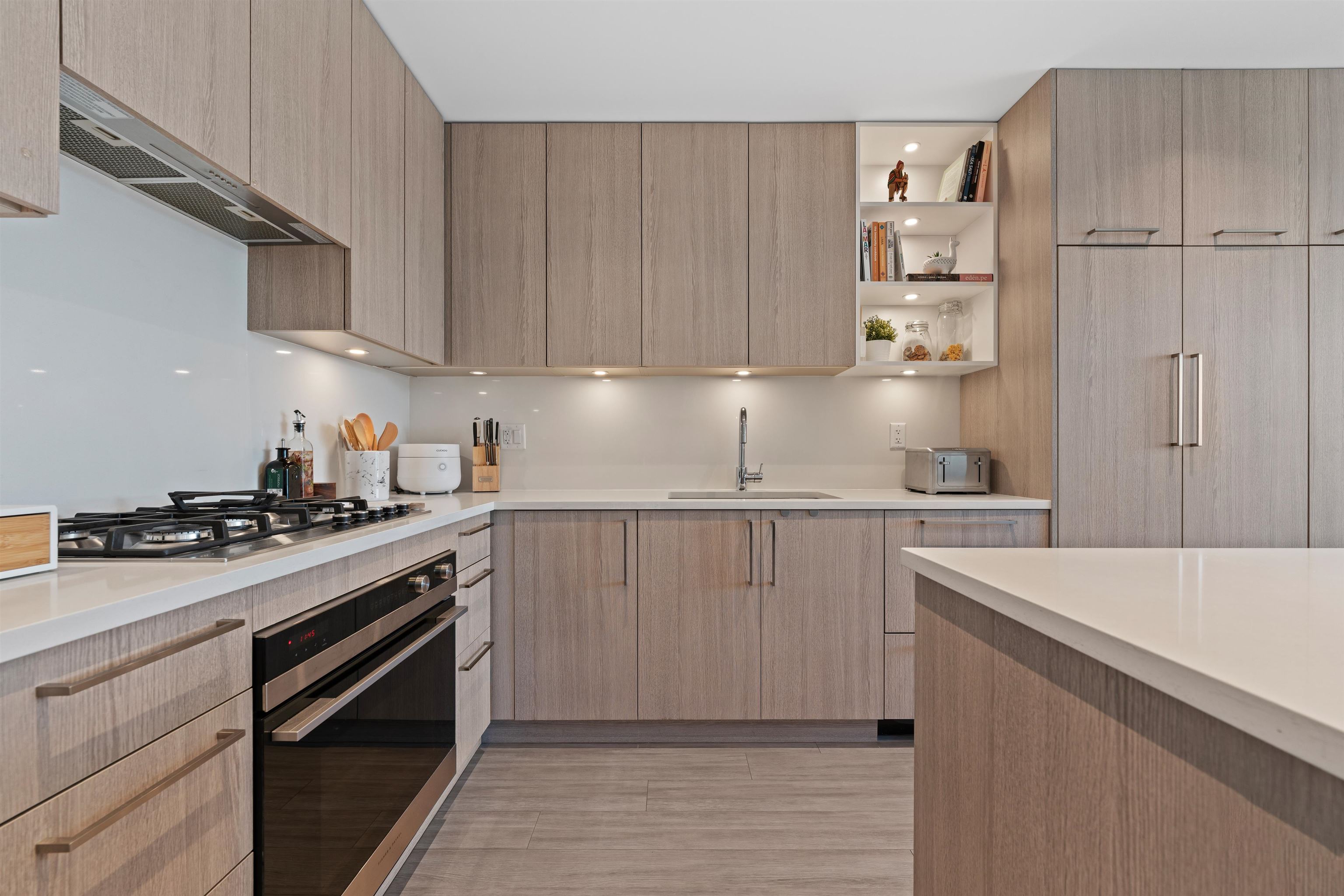305 747 E 3RD STREET Unit: 305