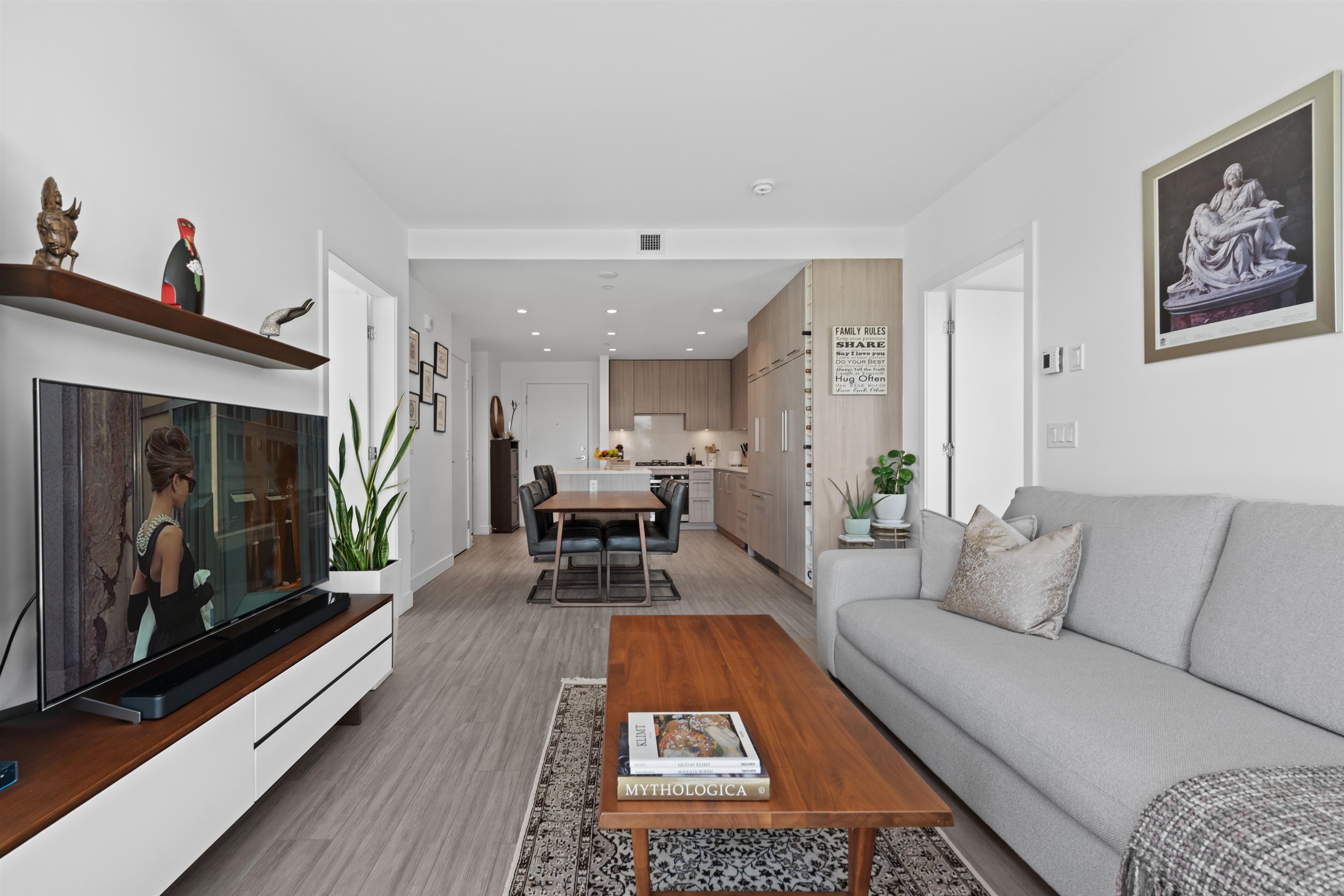 305 747 E 3RD STREET Unit: 305