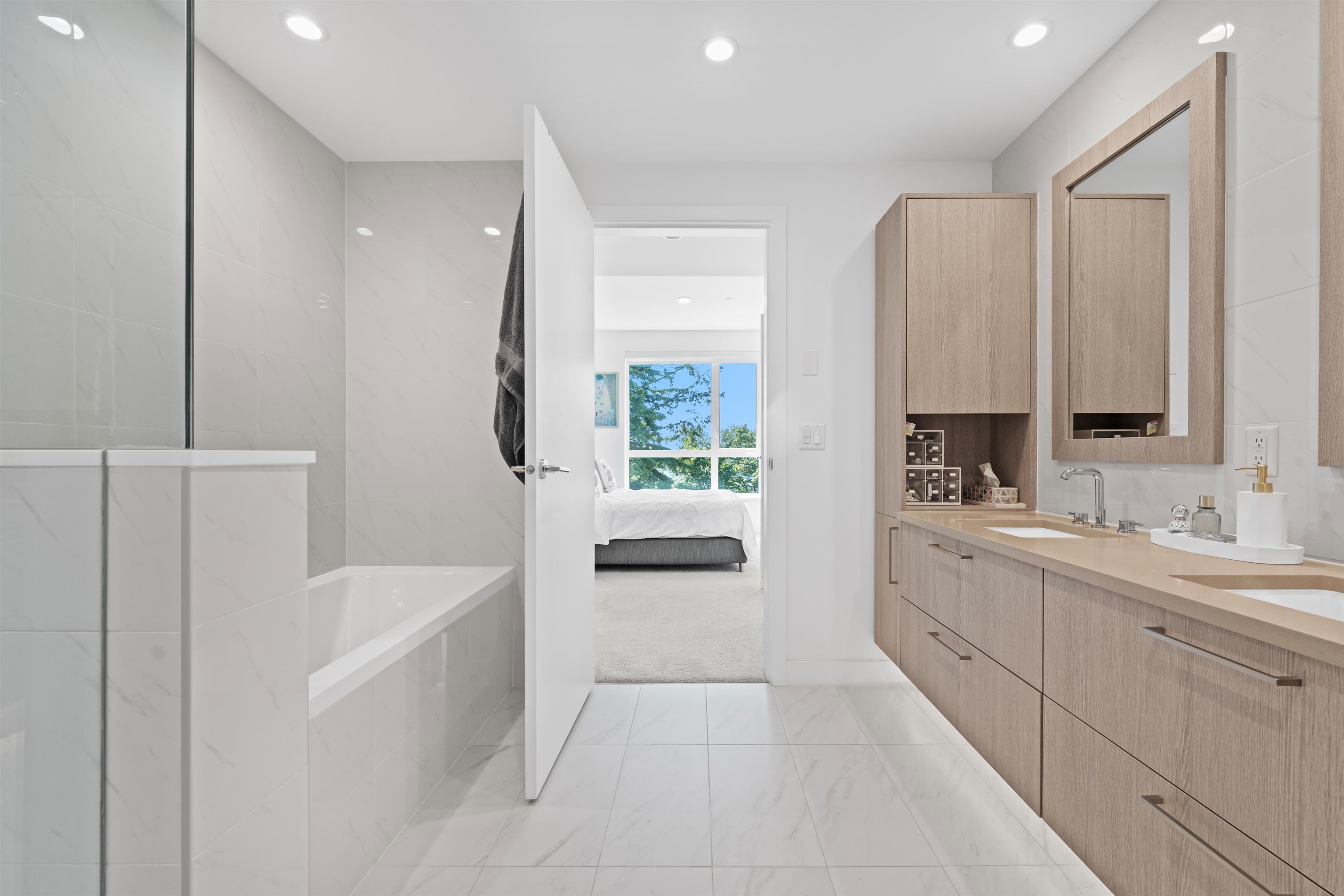 305 747 E 3RD STREET Unit: 305