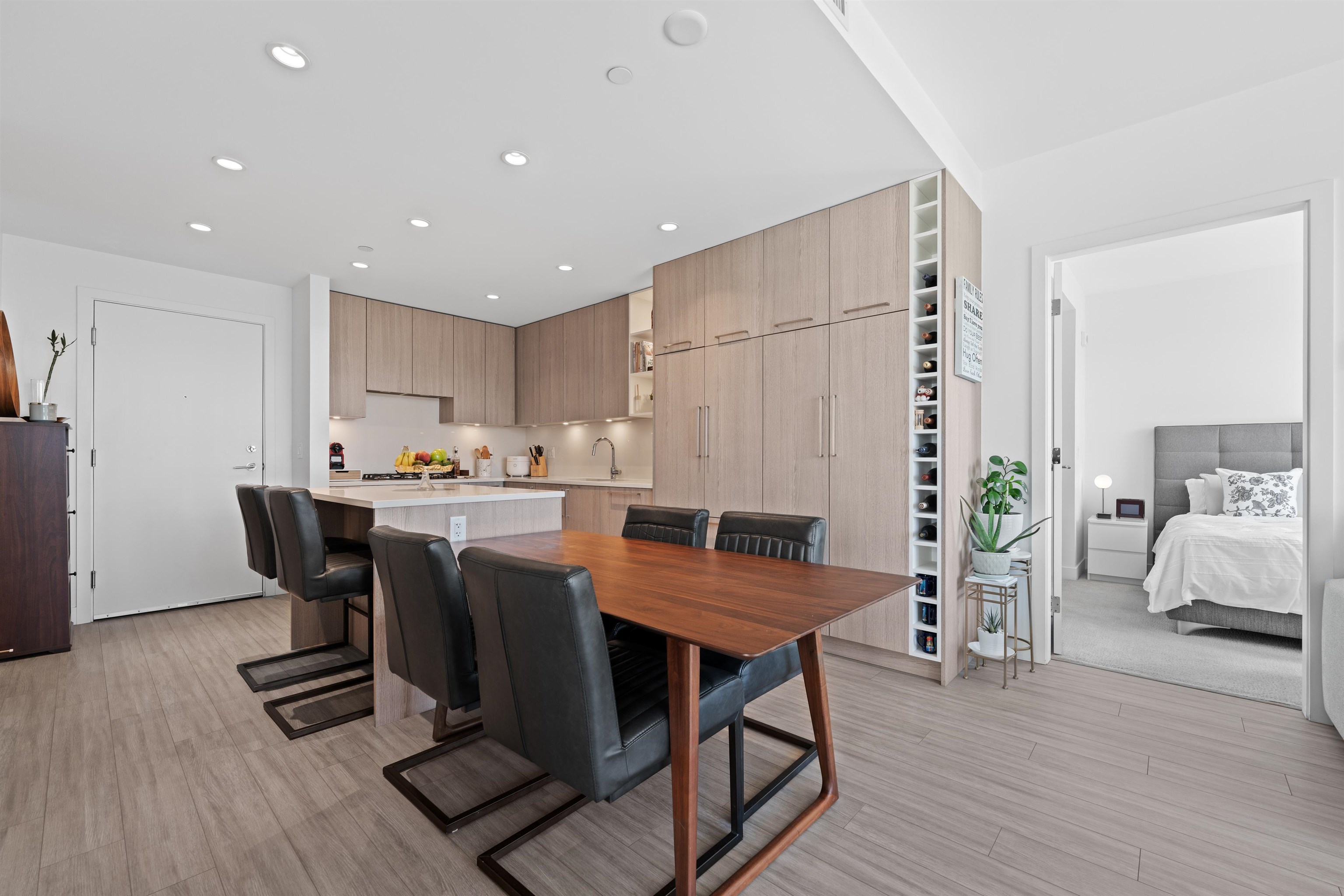 305 747 E 3RD STREET Unit: 305