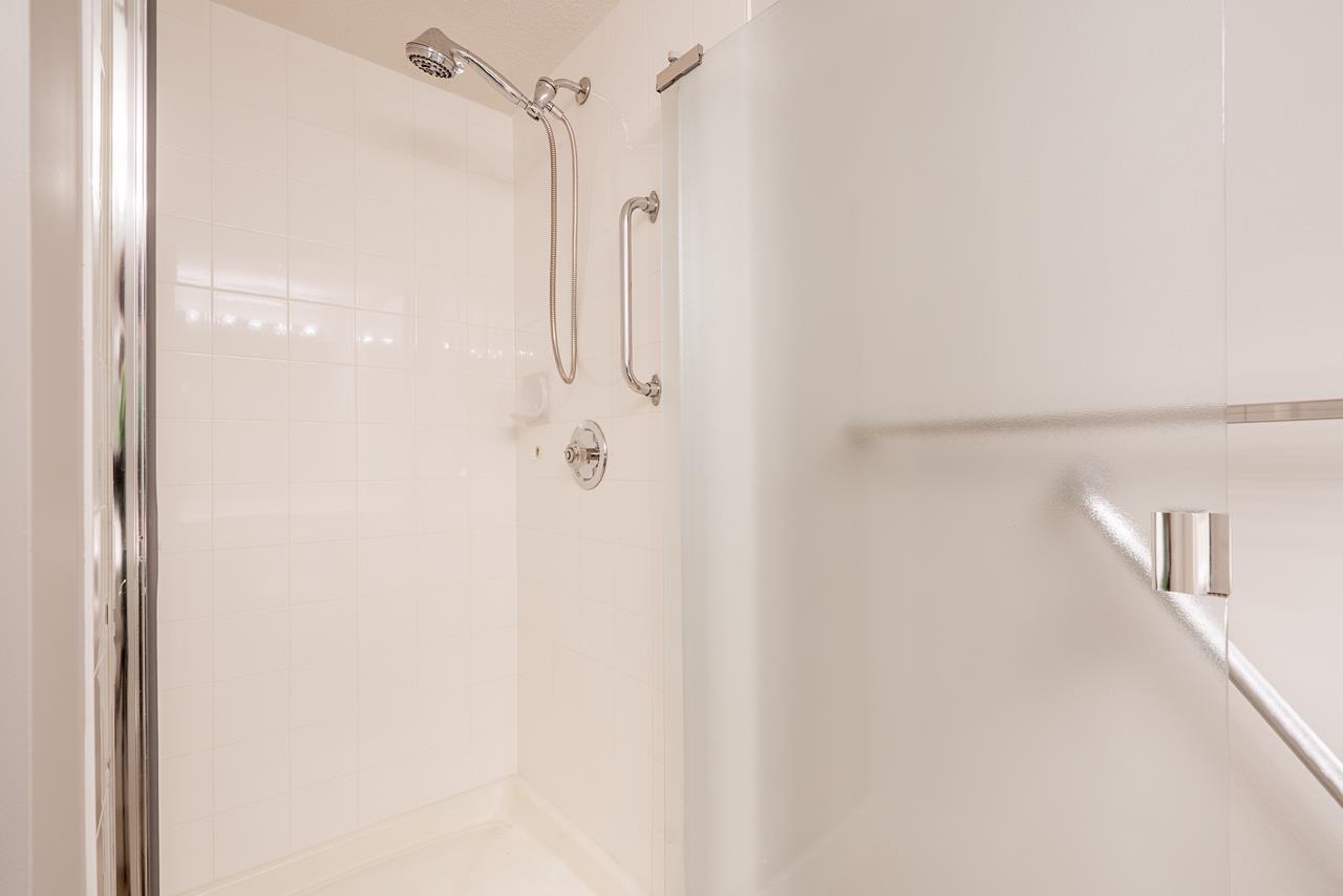 401 3190 GLADWIN ROAD Unit: 401