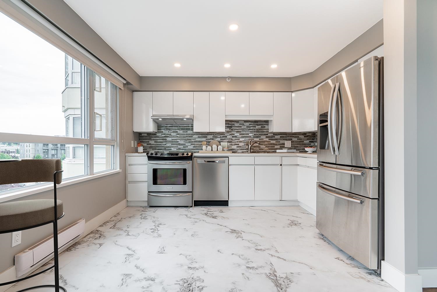 401 3190 GLADWIN ROAD Unit: 401