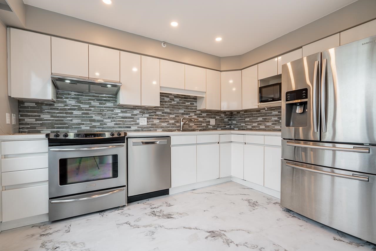 401 3190 GLADWIN ROAD Unit: 401