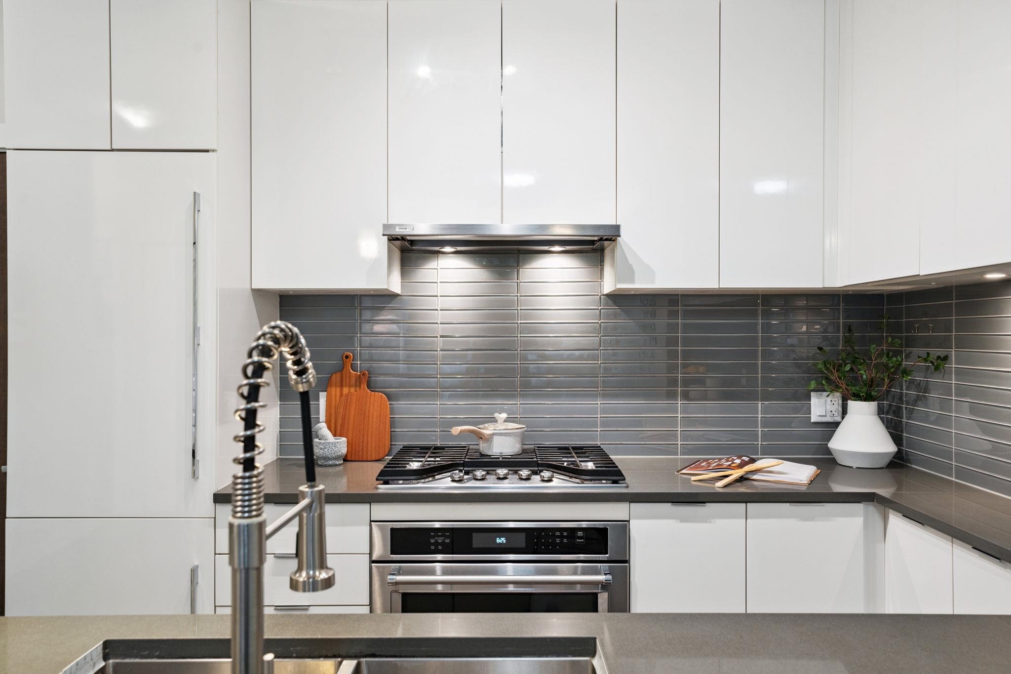 122 9388 TOMICKI AVENUE Unit: 122