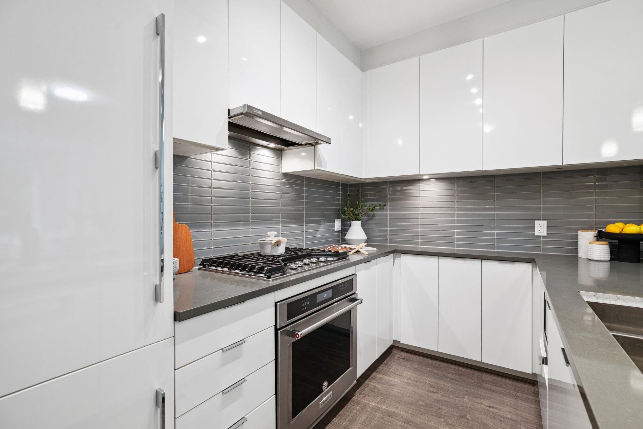 122 9388 TOMICKI AVENUE Unit: 122