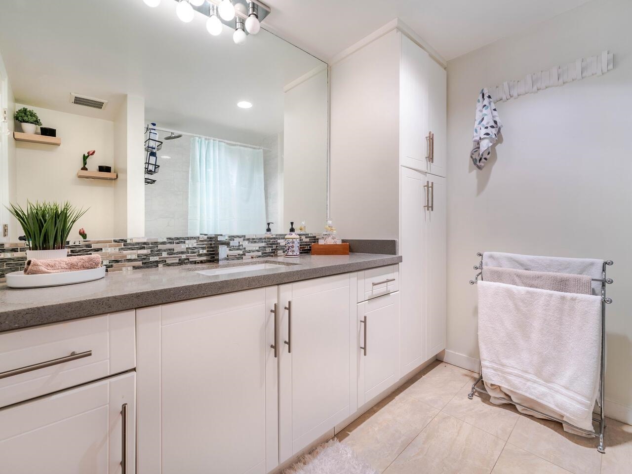 116 9151 NO. 5 ROAD Unit: 116