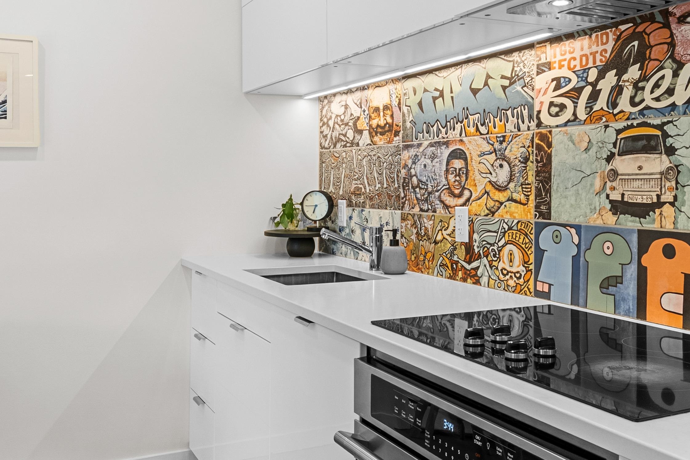 101 241 ST. ANDREWS AVENUE Unit: 101