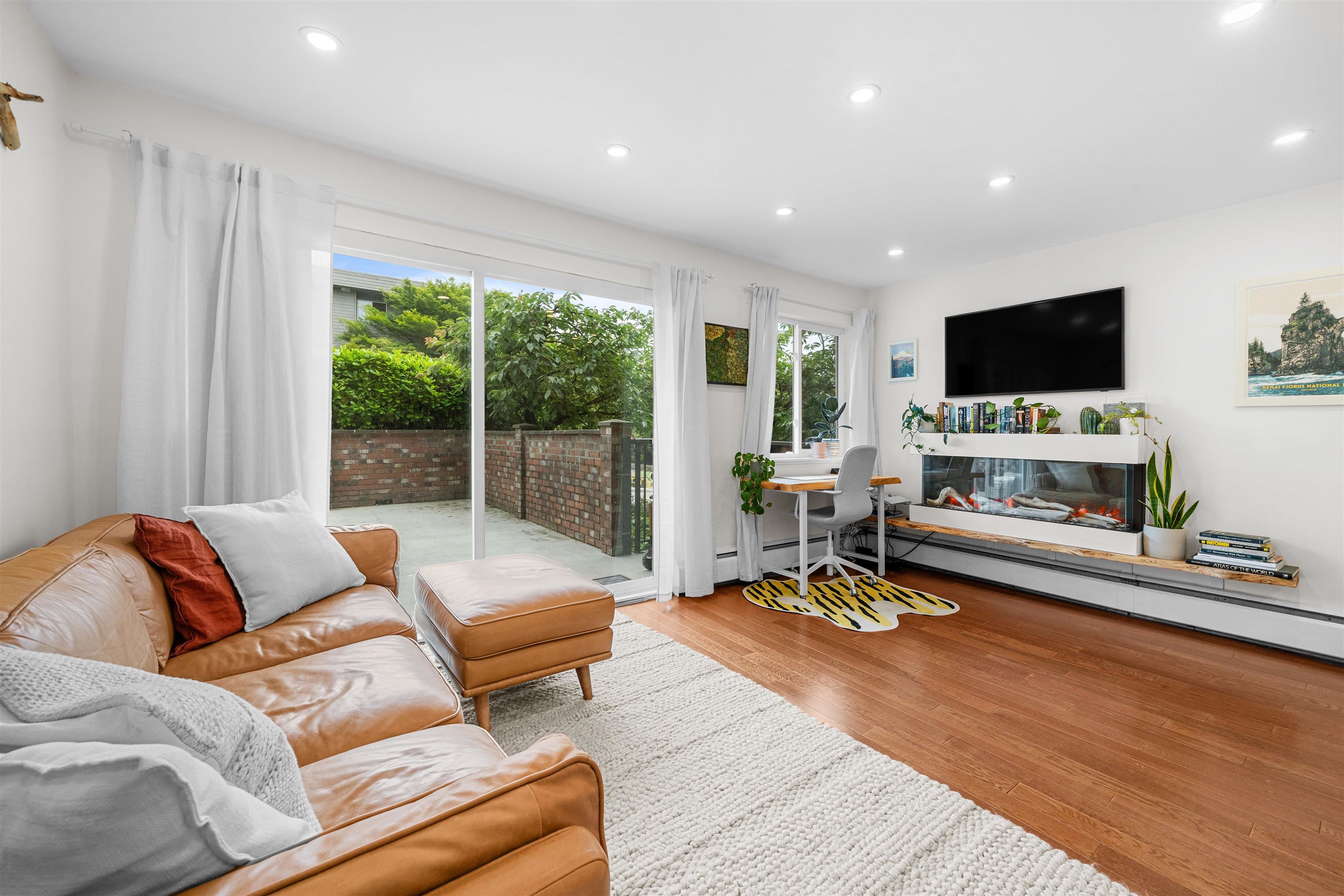 101 241 ST. ANDREWS AVENUE Unit: 101