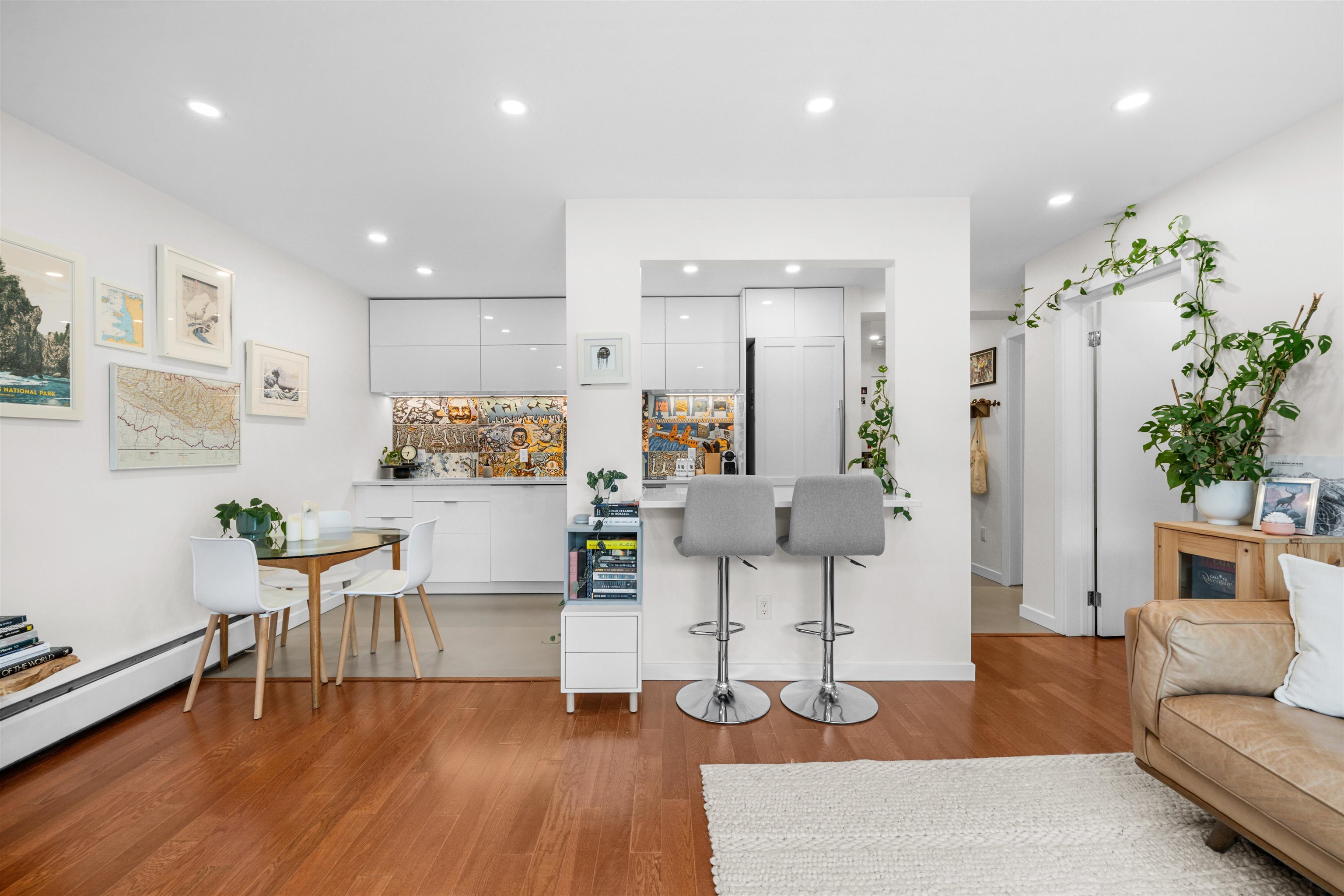 101 241 ST. ANDREWS AVENUE Unit: 101
