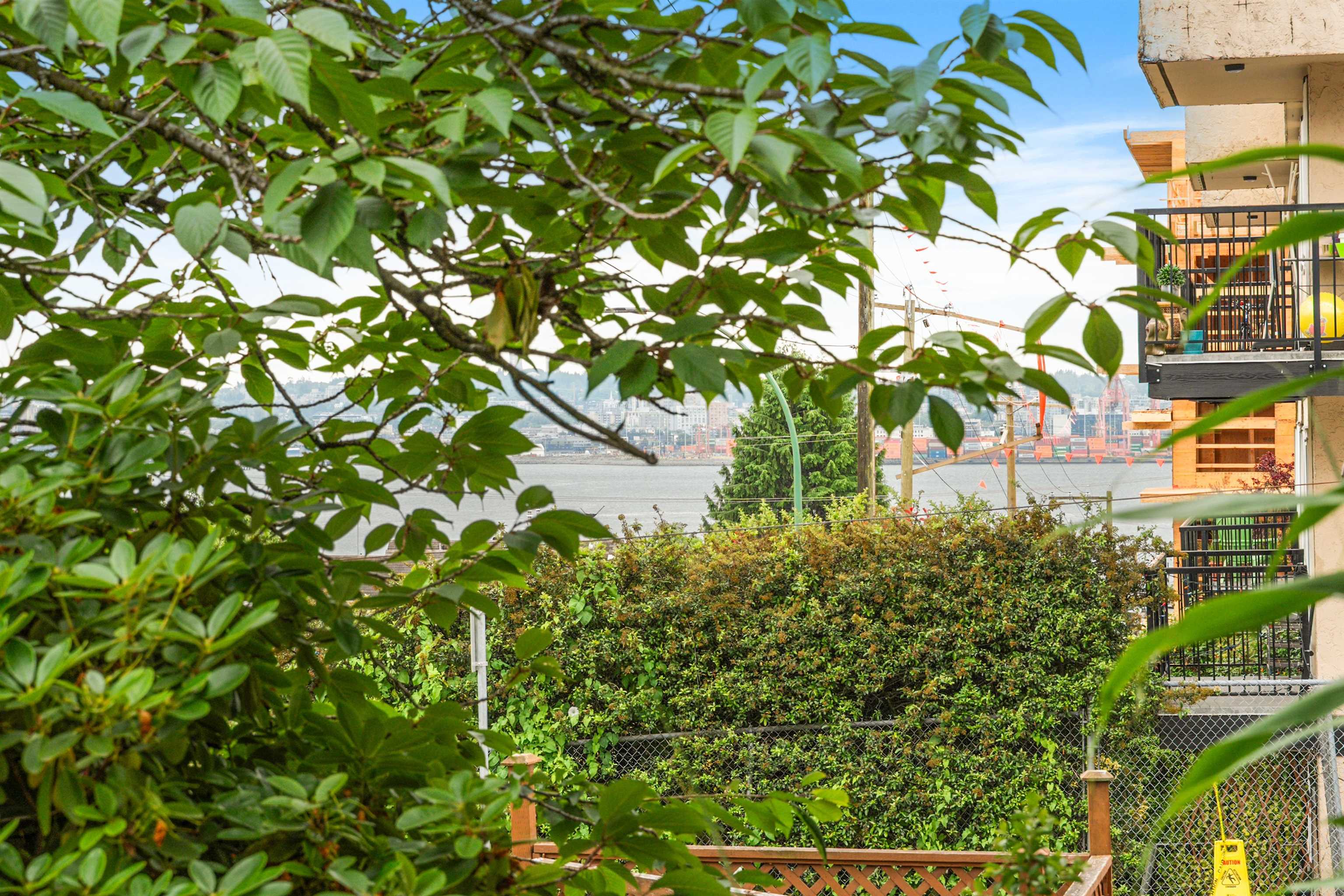 101 241 ST. ANDREWS AVENUE Unit: 101