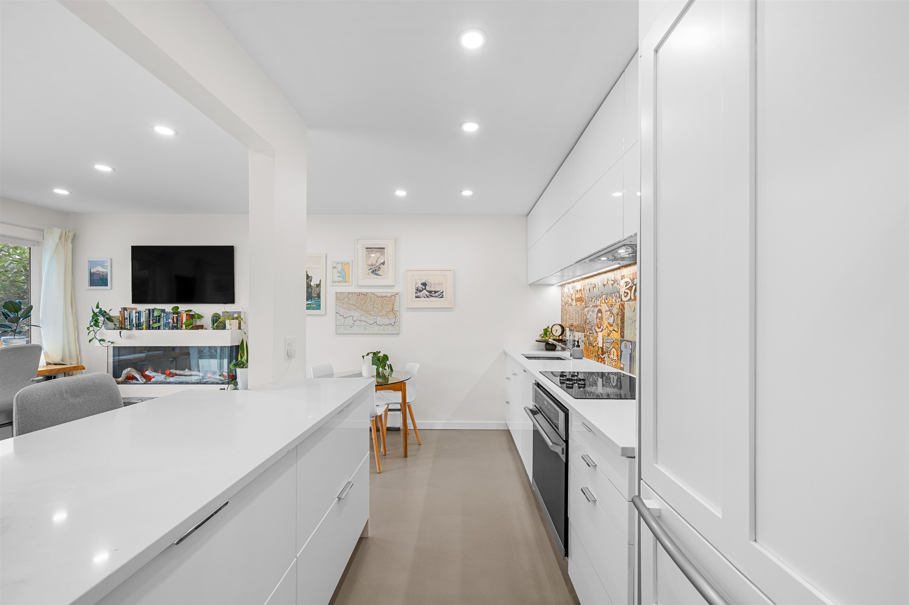 101 241 ST. ANDREWS AVENUE Unit: 101