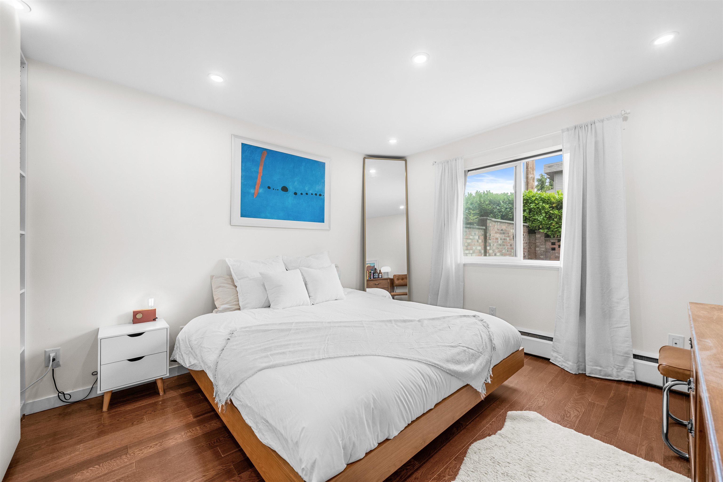 101 241 ST. ANDREWS AVENUE Unit: 101