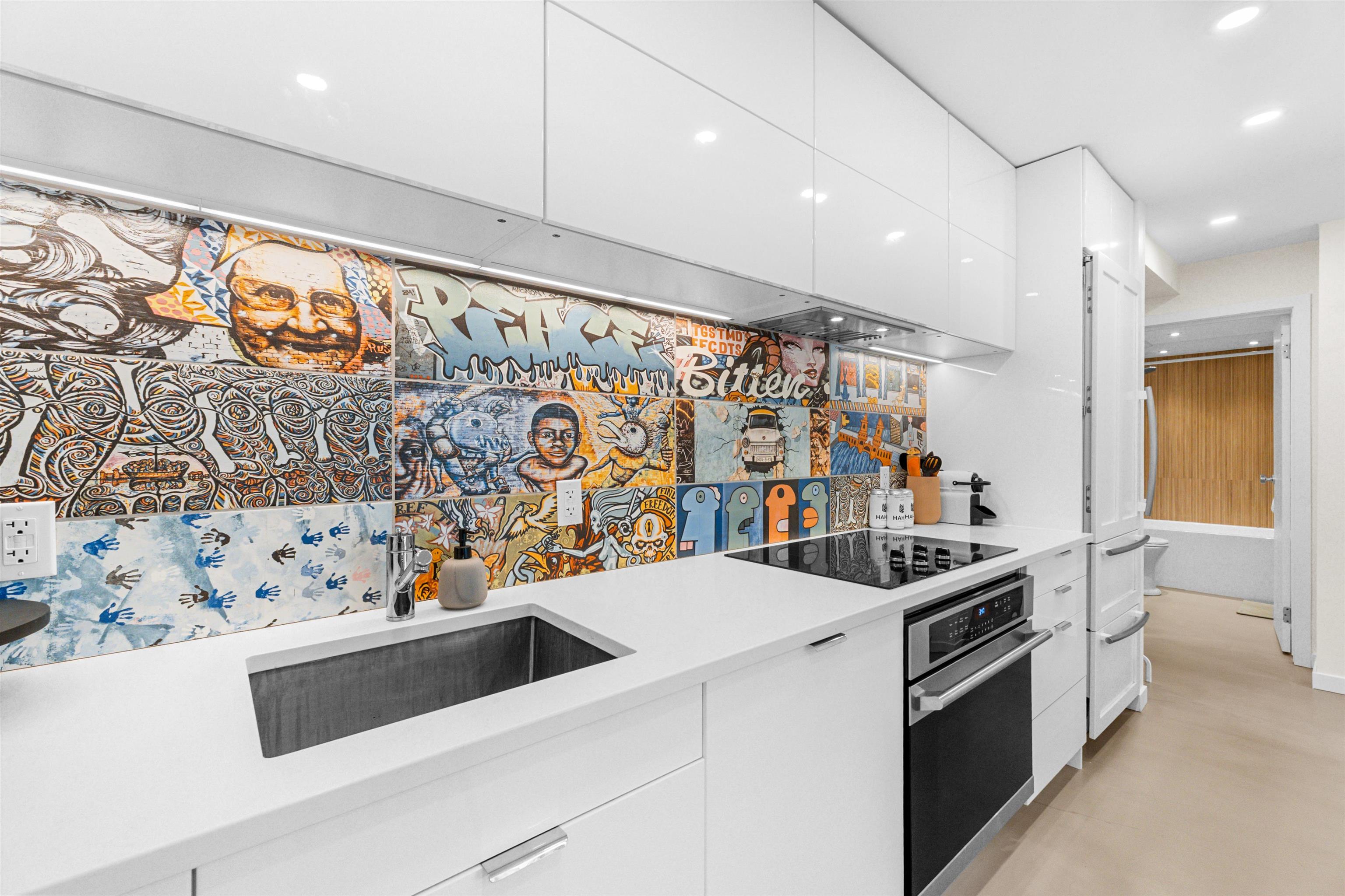 101 241 ST. ANDREWS AVENUE Unit: 101