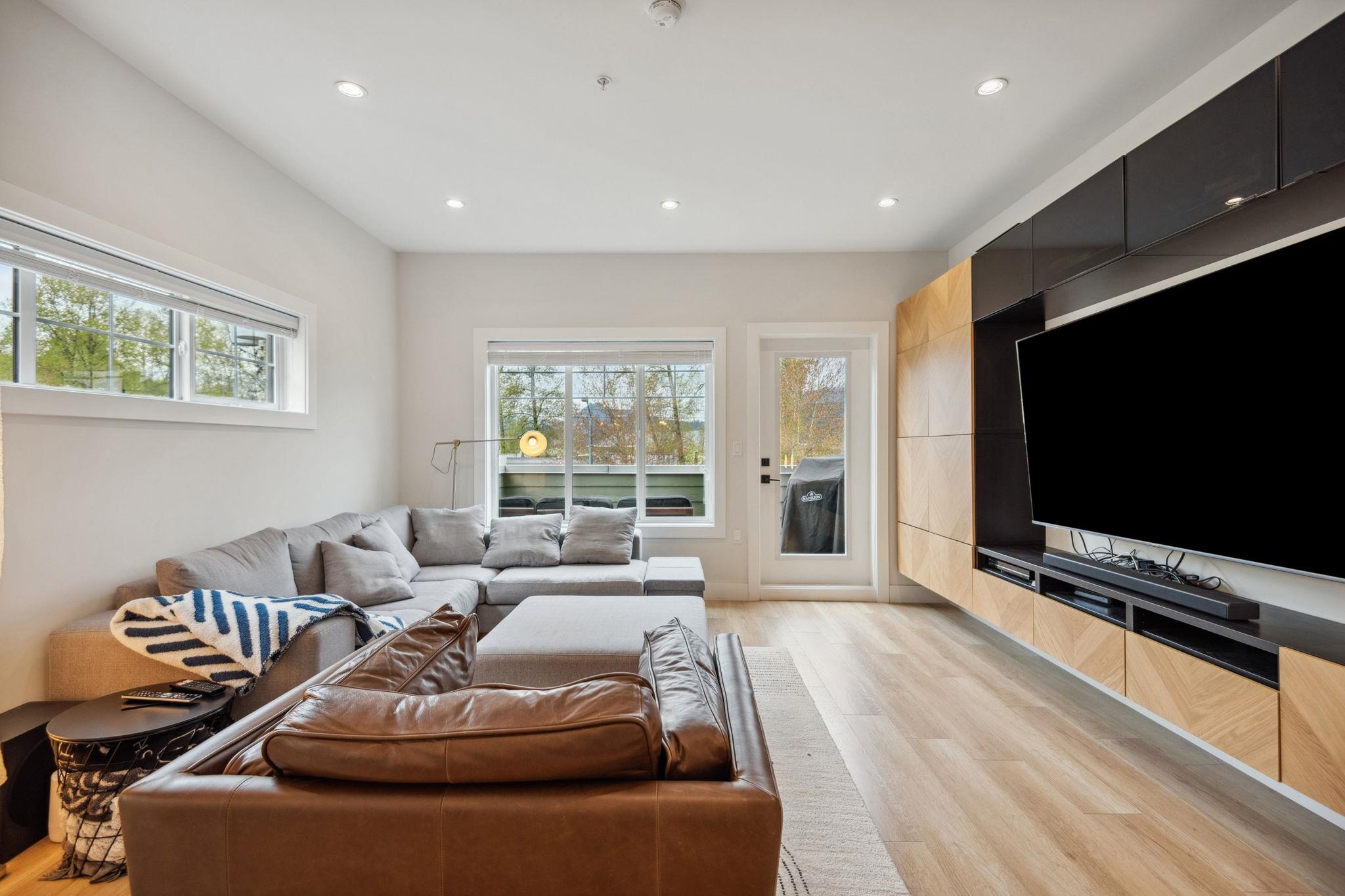 207 80 ELGIN STREET Unit: 207