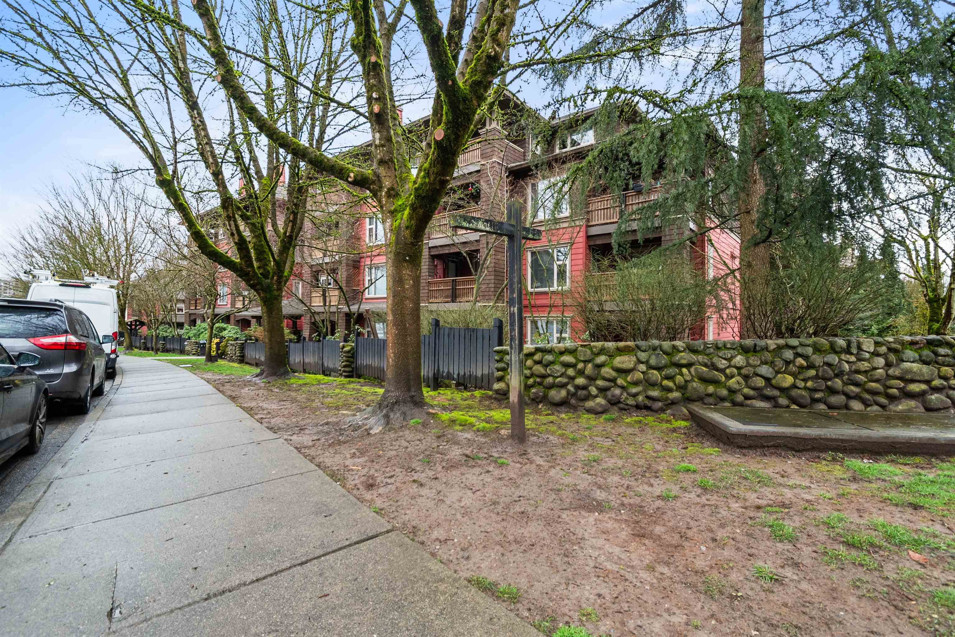 109 675 PARK CRESCENT Unit: 109