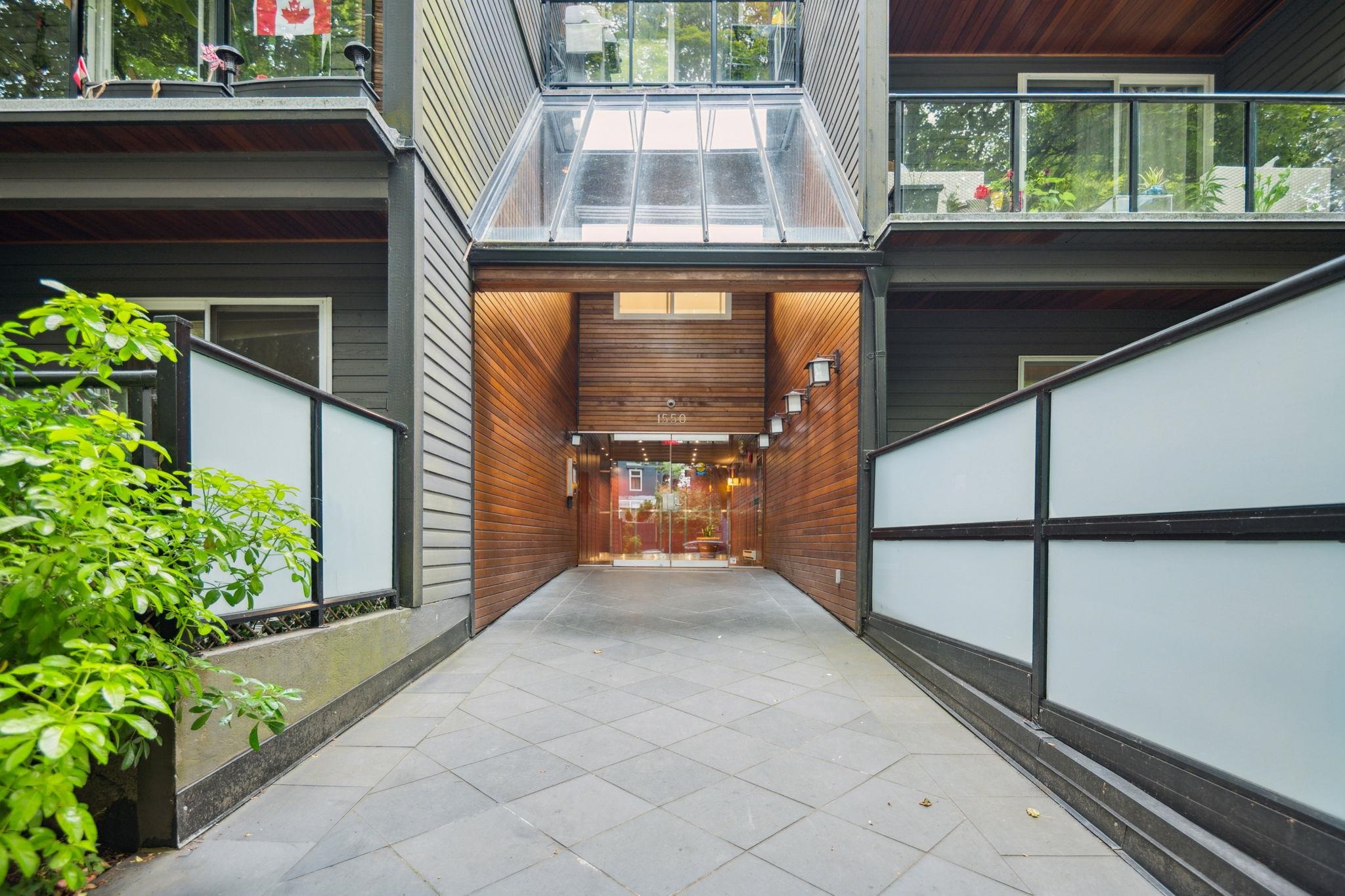219 1550 BARCLAY STREET Unit: 219