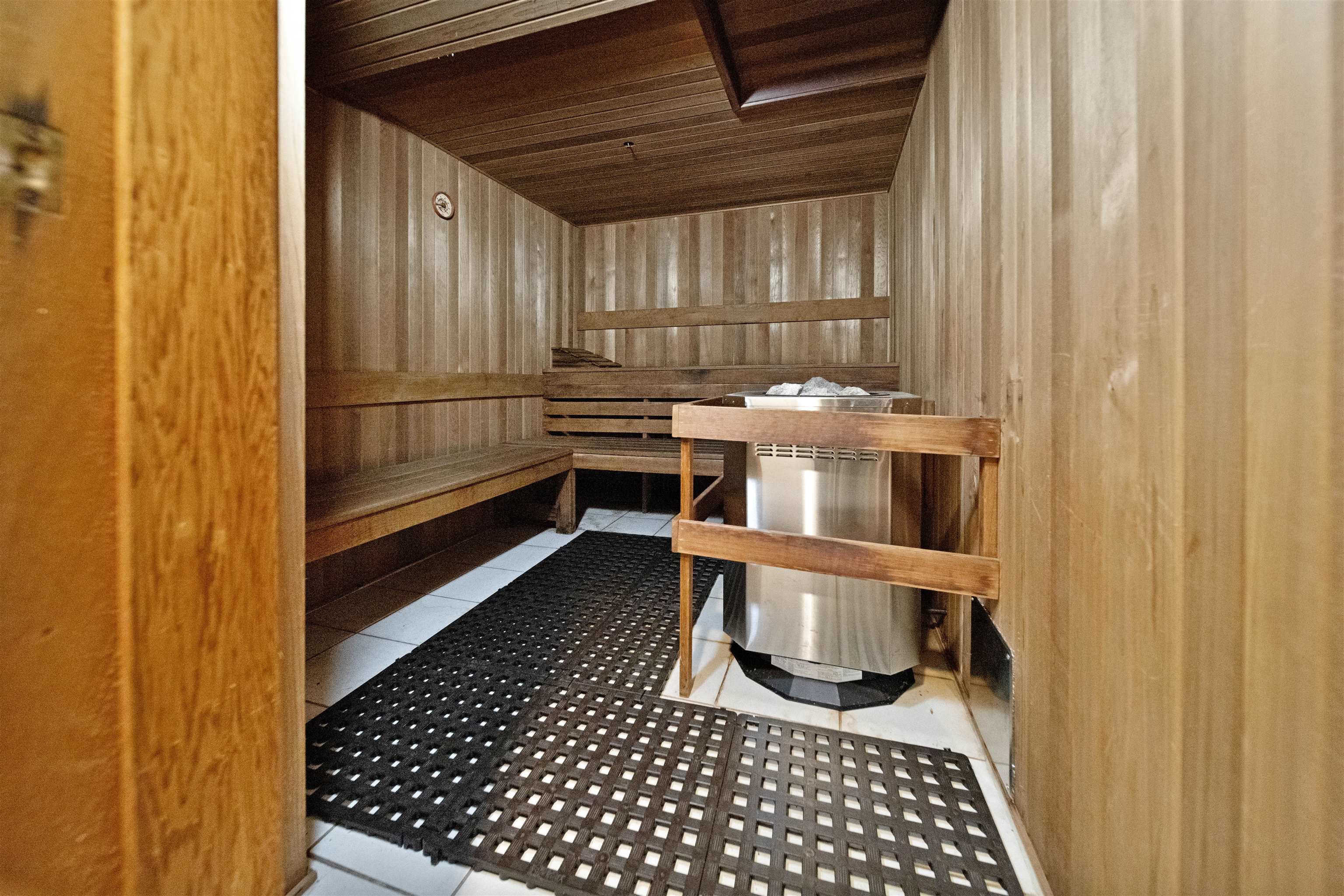 104 1688 ROBSON STREET Unit: 104