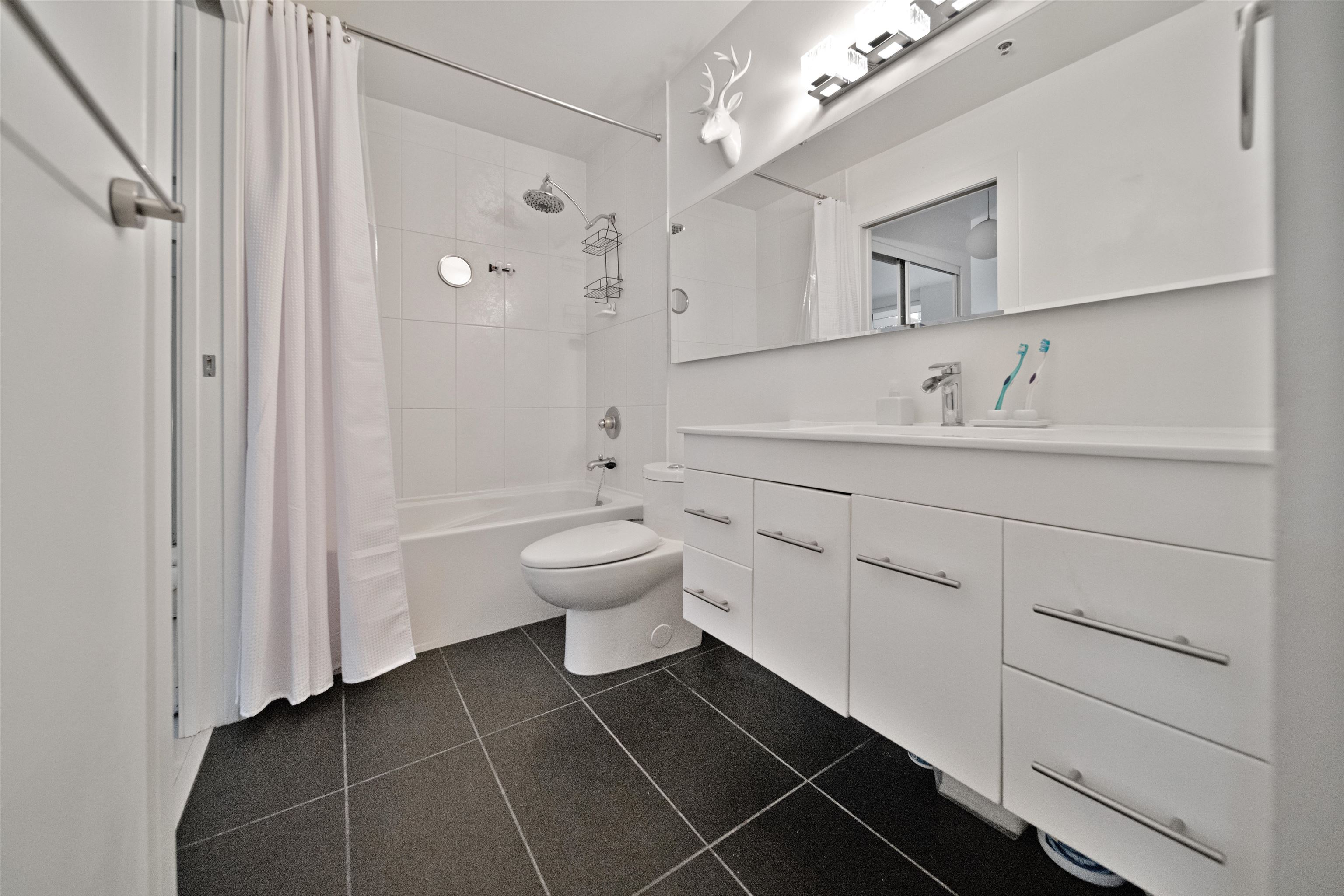 104 1688 ROBSON STREET Unit: 104