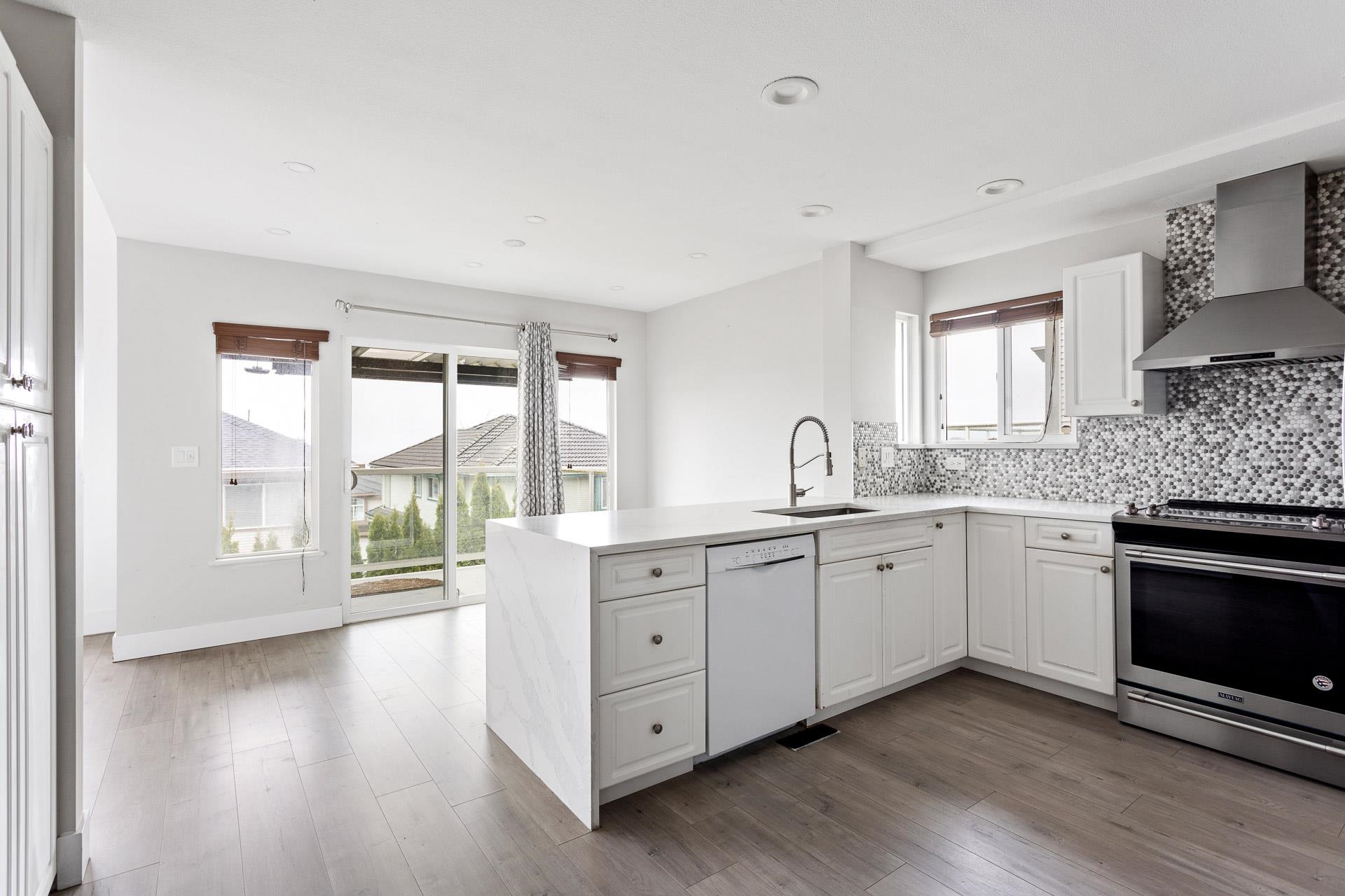2986 PINETREE CLOSE