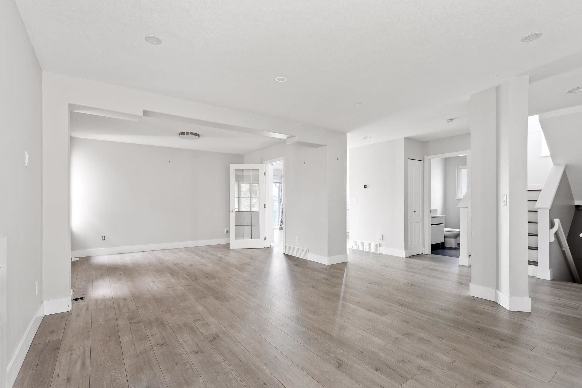 2986 PINETREE CLOSE
