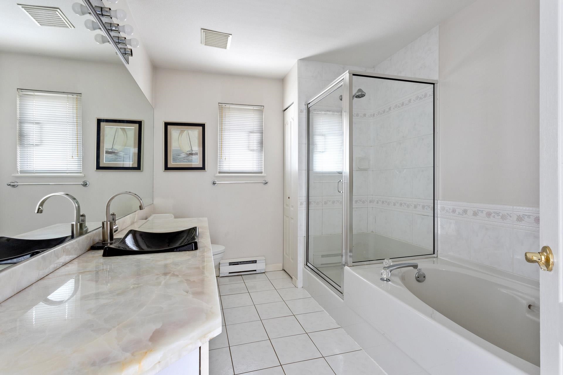 2986 PINETREE CLOSE