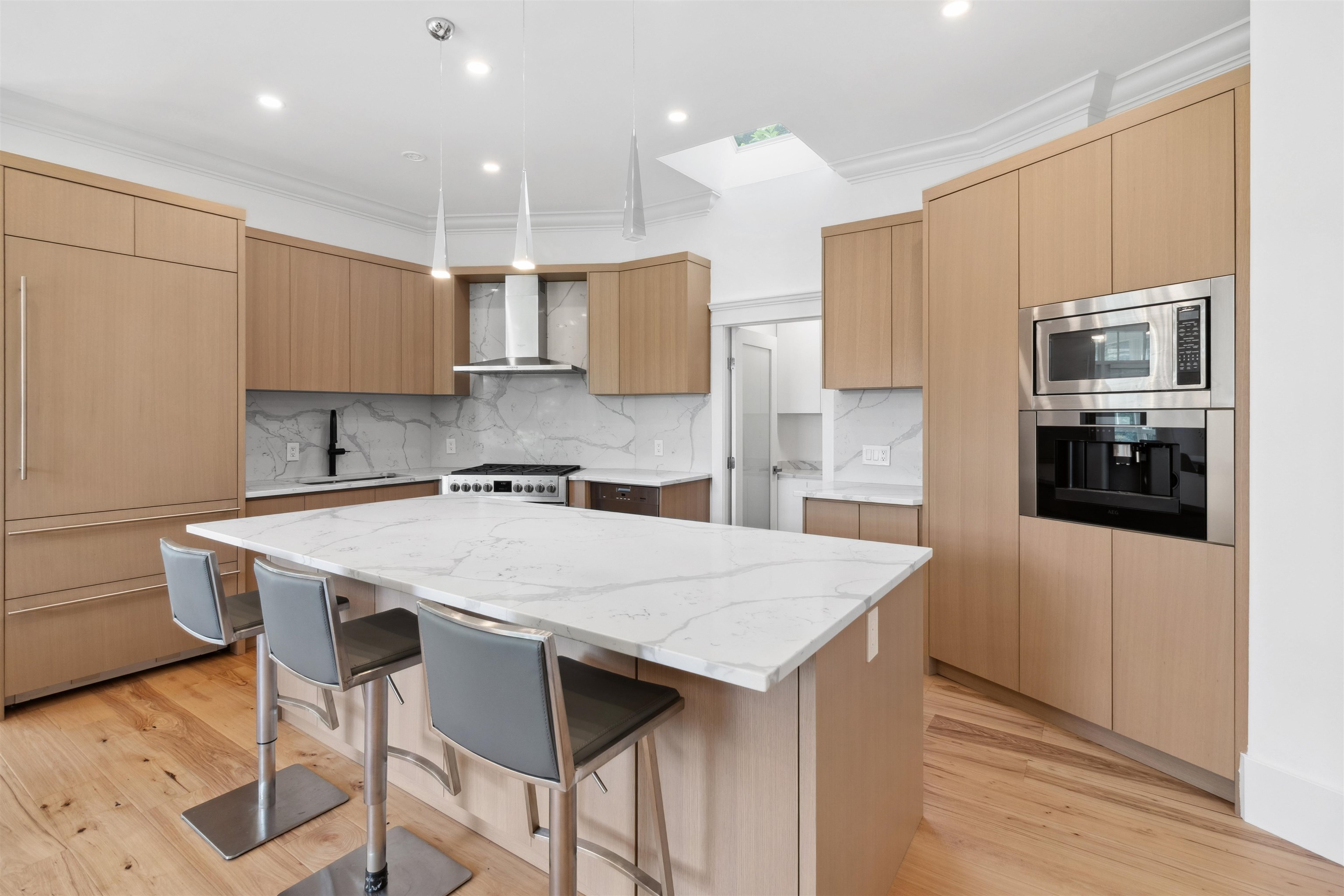 4379 ROSS CRESCENT
