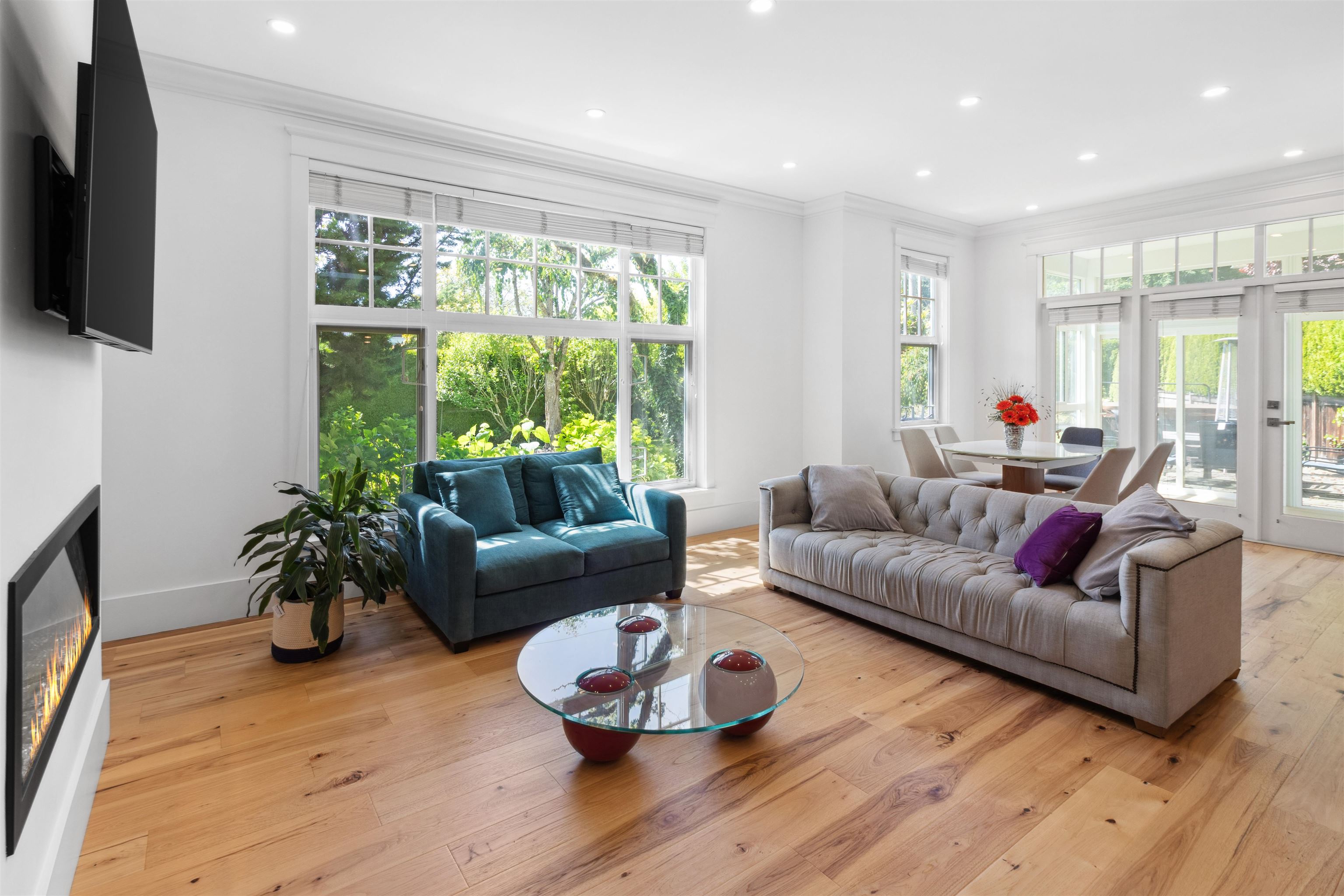 4379 ROSS CRESCENT