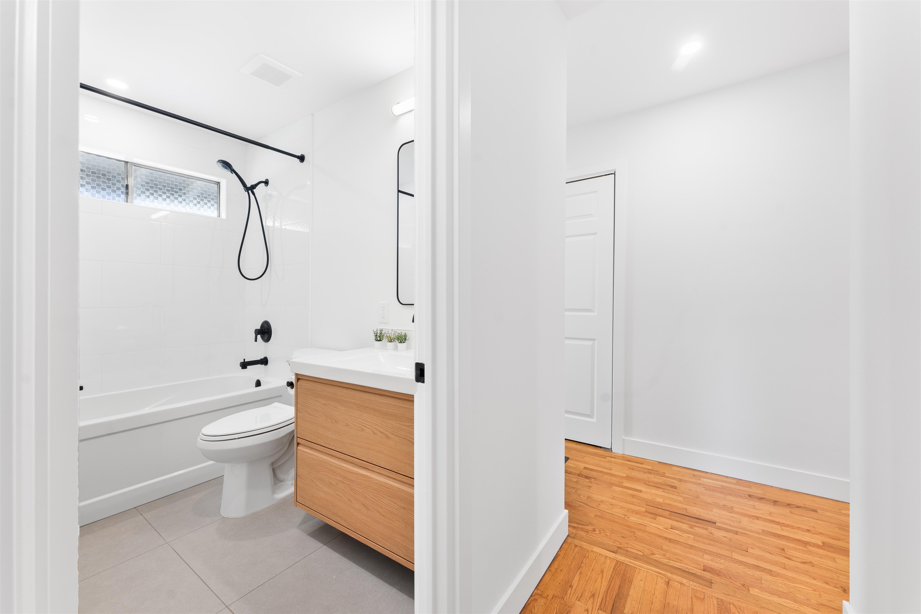 502 555 W 28TH STREET Unit: 502
