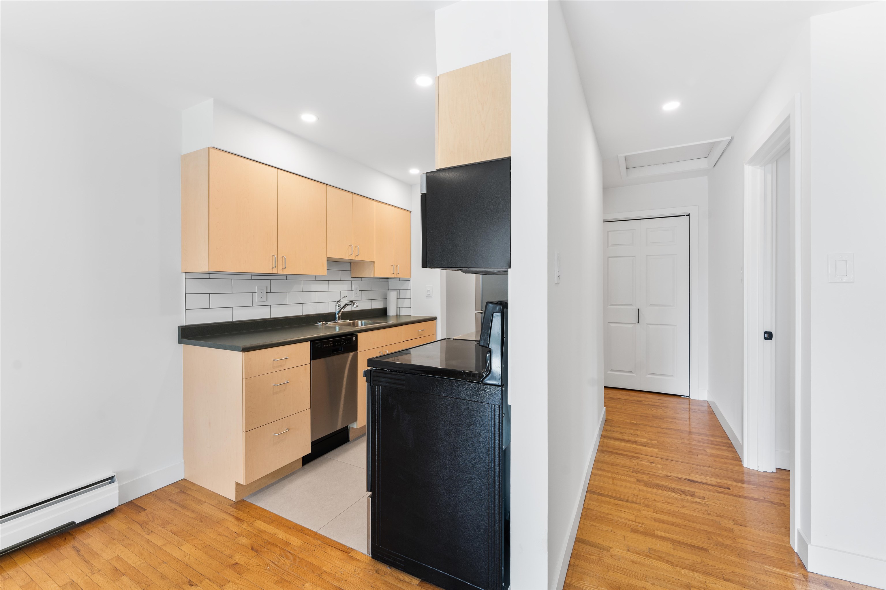 502 555 W 28TH STREET Unit: 502