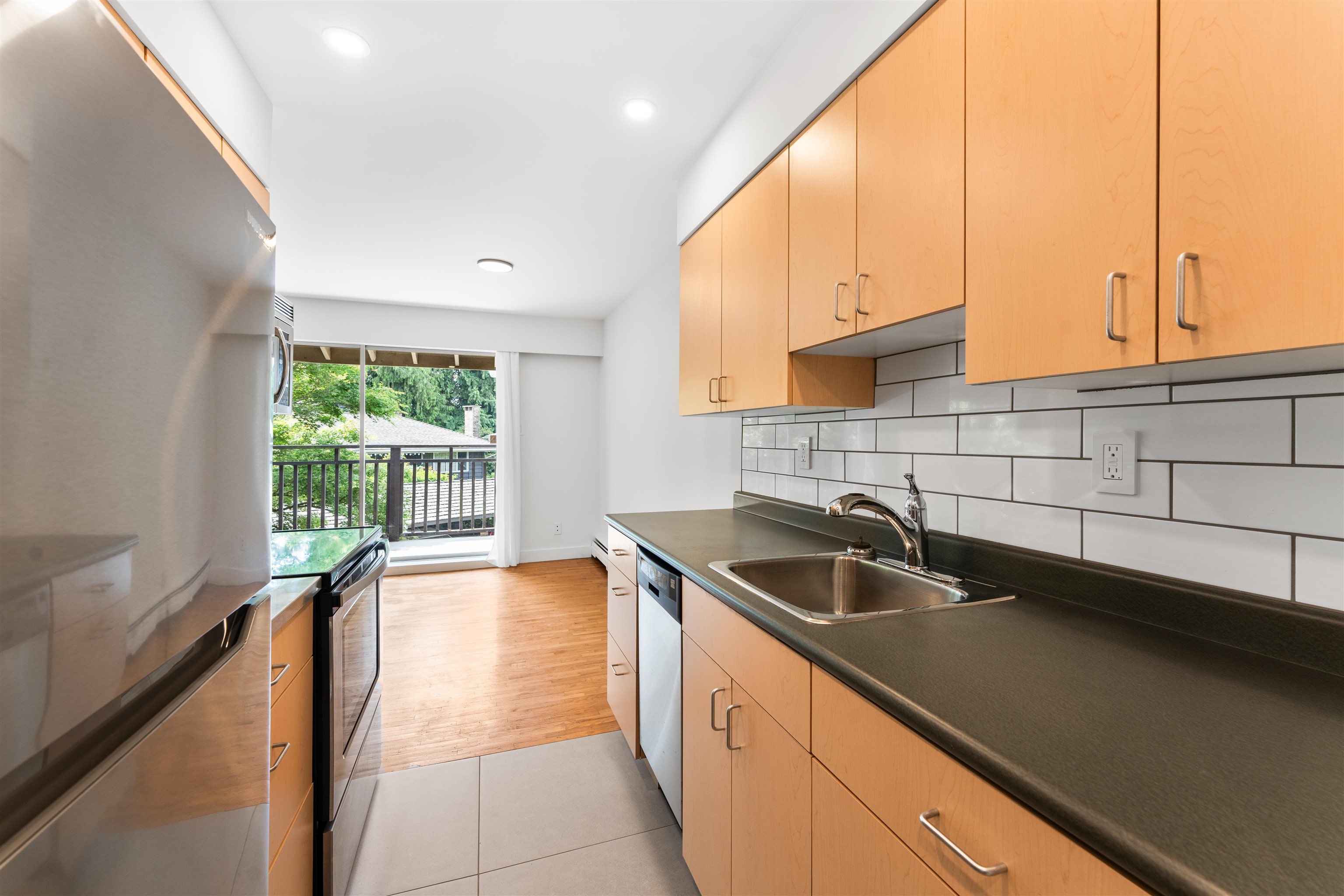 502 555 W 28TH STREET Unit: 502