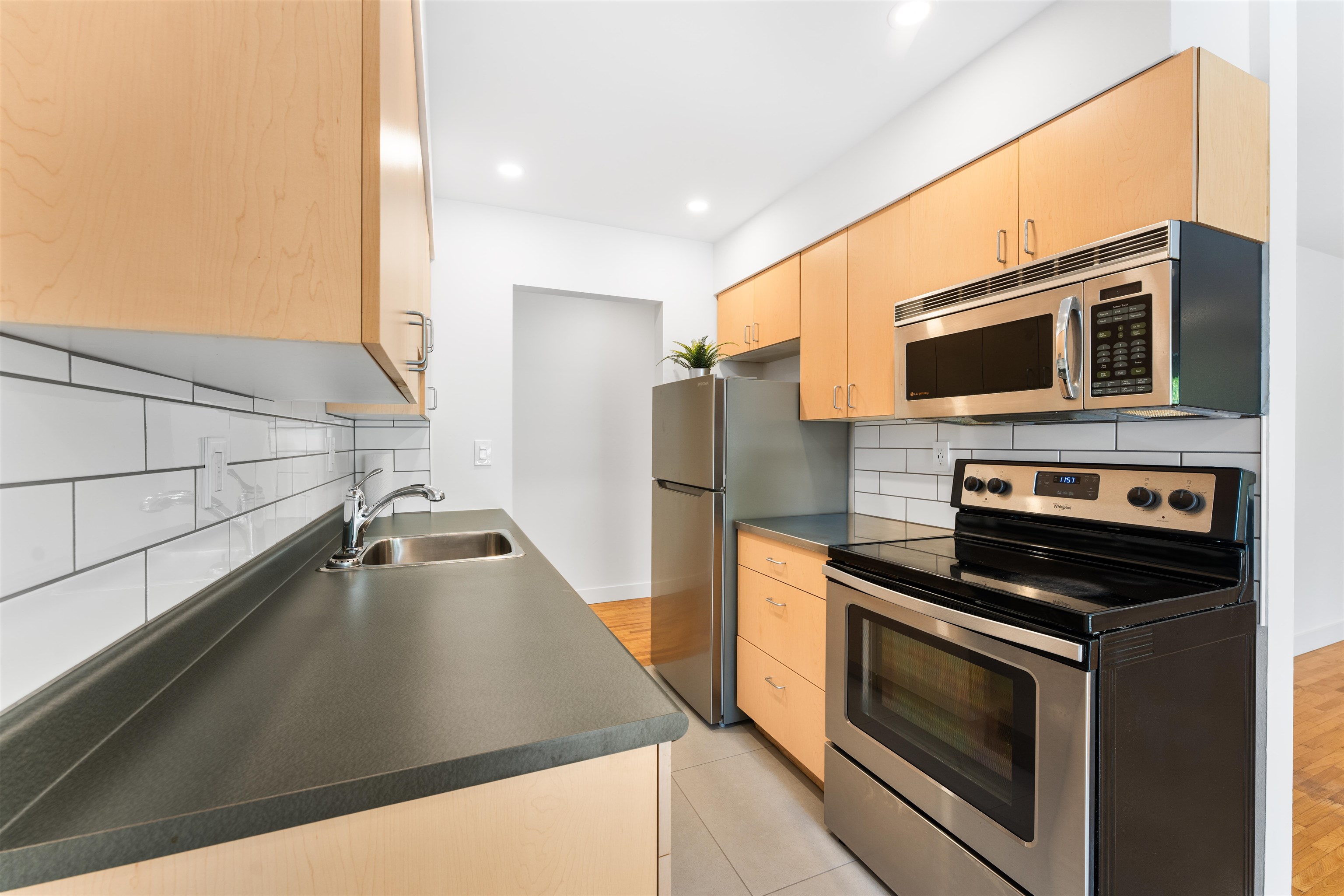 502 555 W 28TH STREET Unit: 502