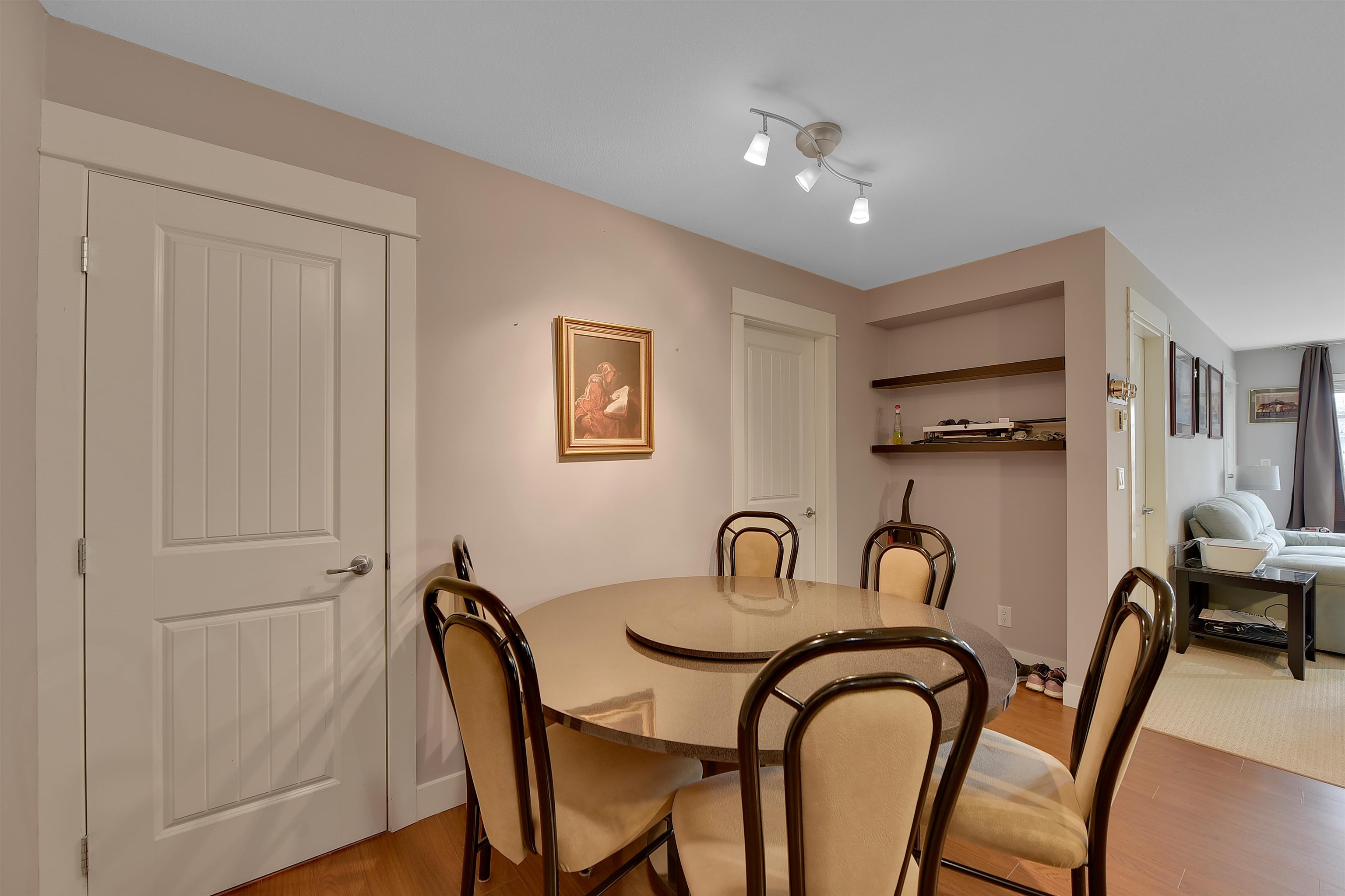 310 2955 DIAMOND CRESCENT Unit: 310