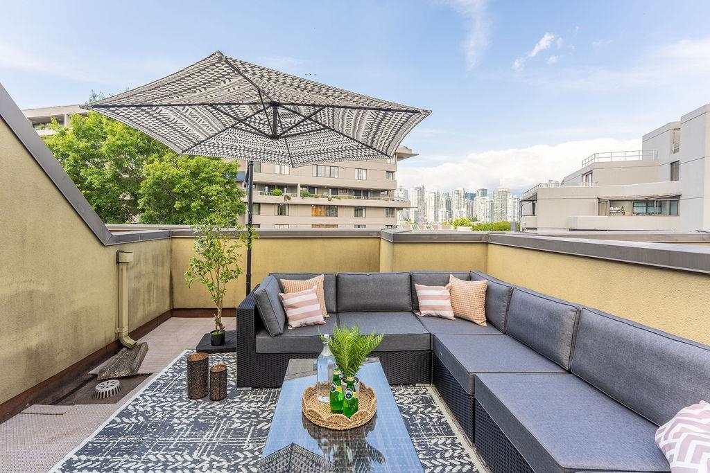 301 650 MOBERLY ROAD Unit: 301