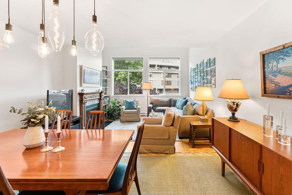 301 650 MOBERLY ROAD Unit: 301