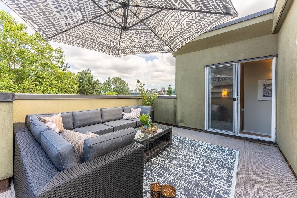 301 650 MOBERLY ROAD Unit: 301