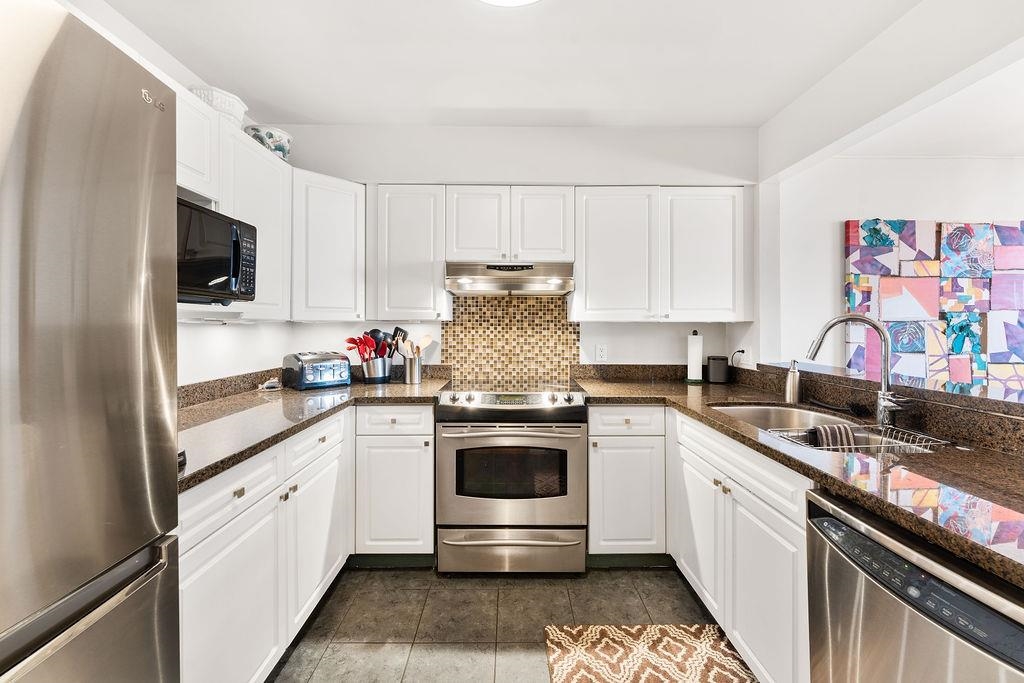 301 650 MOBERLY ROAD Unit: 301