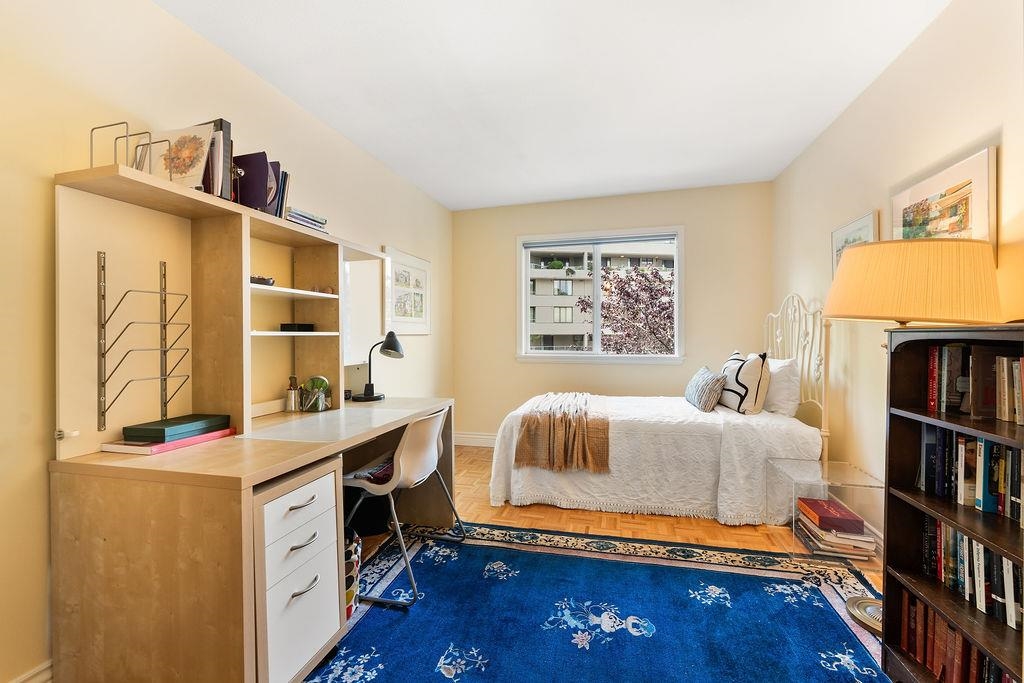 301 650 MOBERLY ROAD Unit: 301