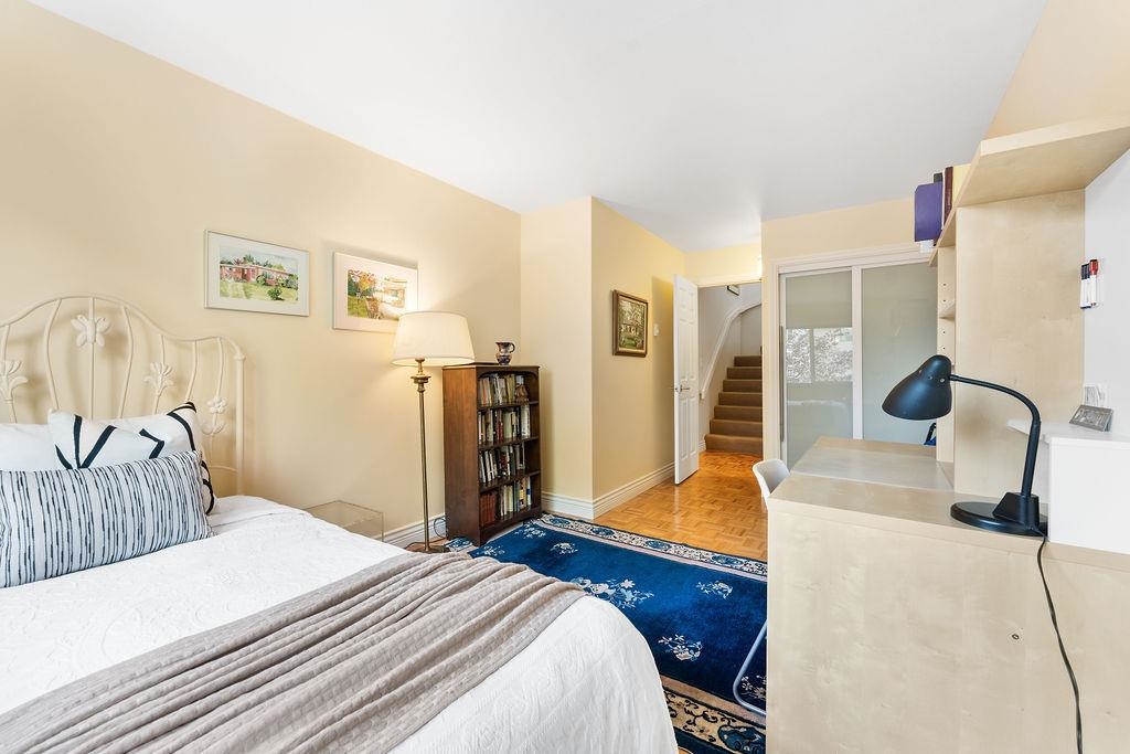 301 650 MOBERLY ROAD Unit: 301
