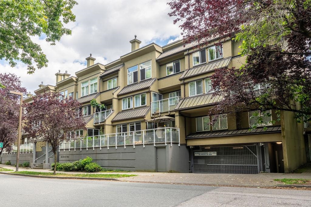301 650 MOBERLY ROAD Unit: 301