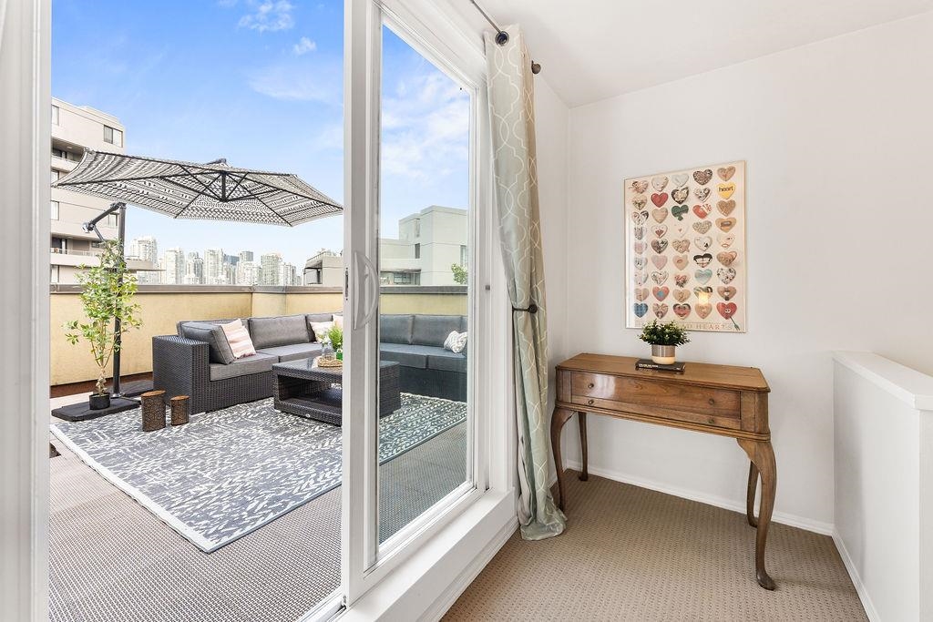 301 650 MOBERLY ROAD Unit: 301