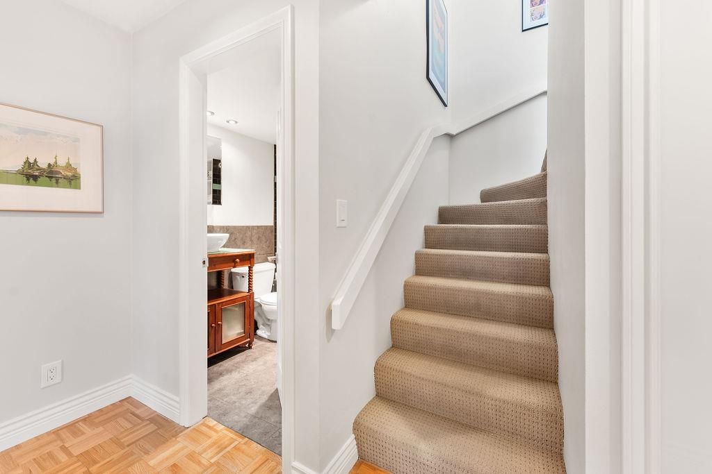 301 650 MOBERLY ROAD Unit: 301