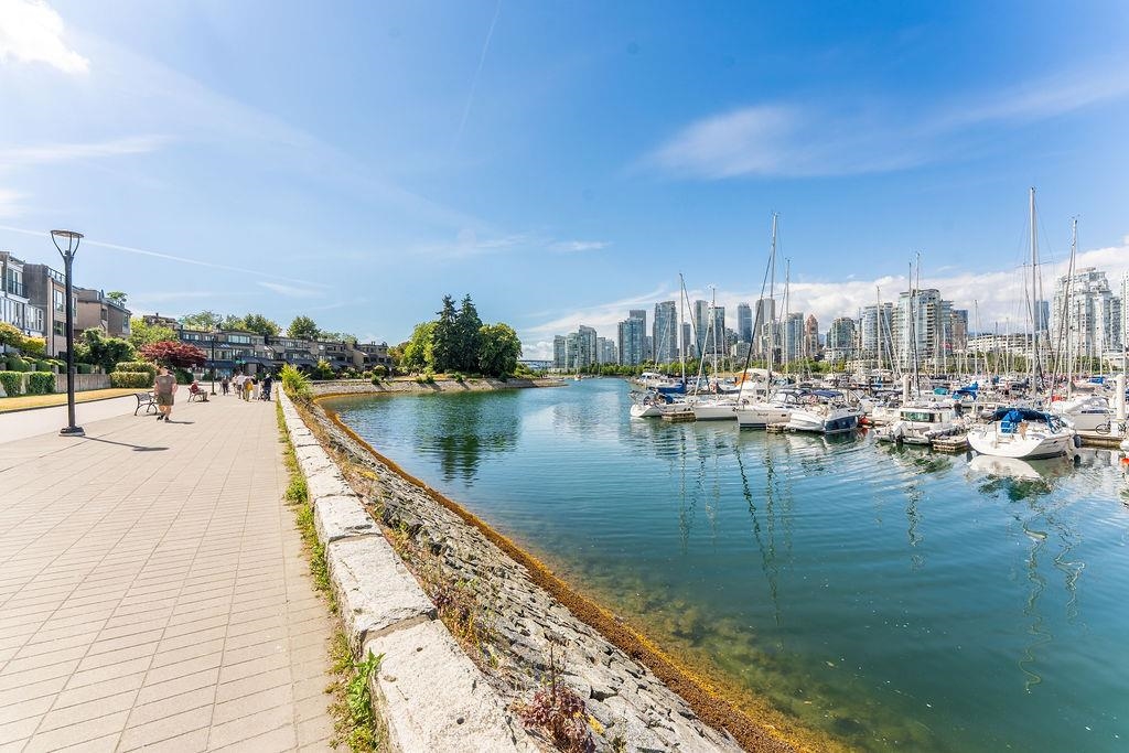 301 650 MOBERLY ROAD Unit: 301