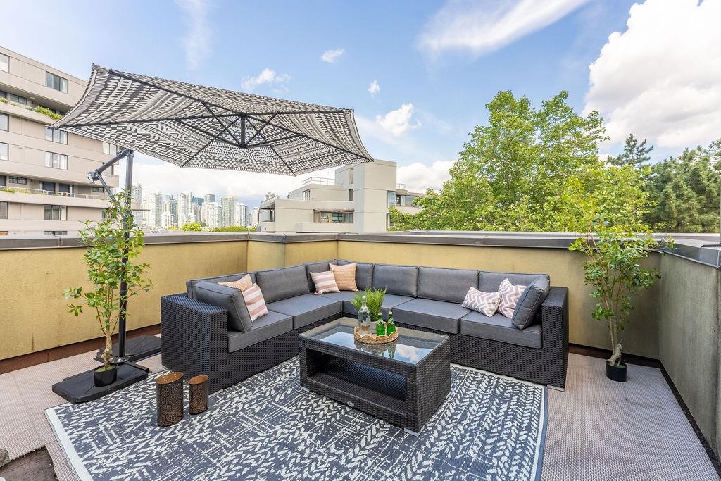 301 650 MOBERLY ROAD Unit: 301