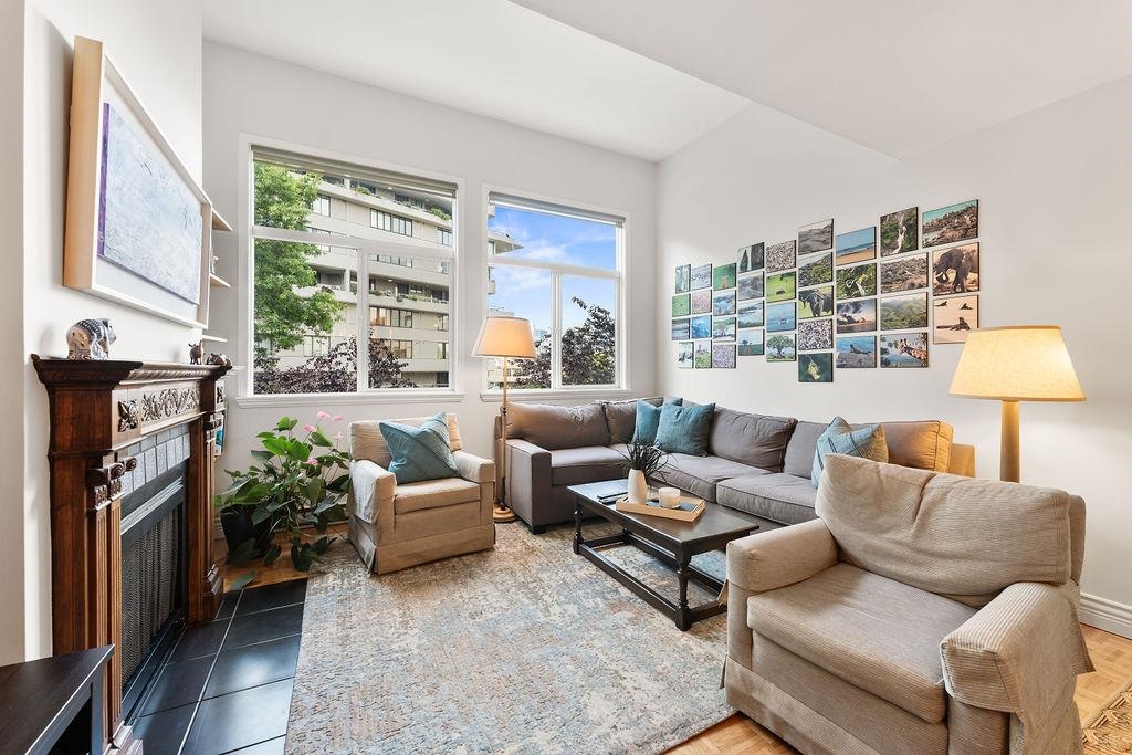 301 650 MOBERLY ROAD Unit: 301