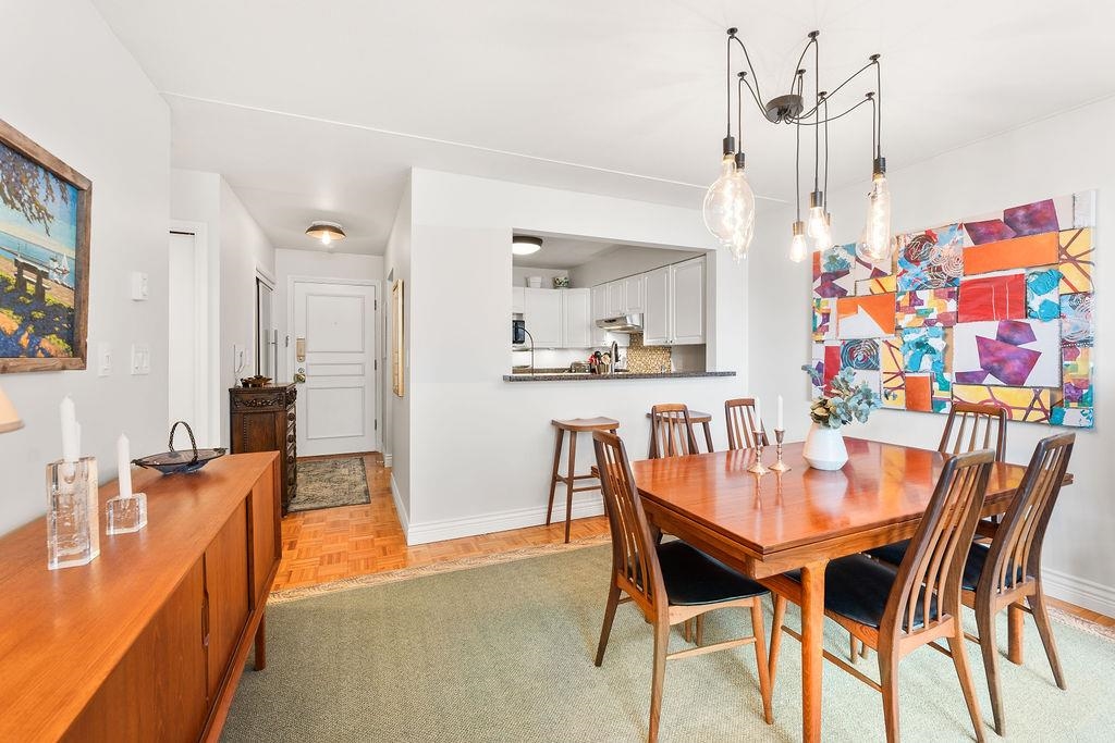 301 650 MOBERLY ROAD Unit: 301