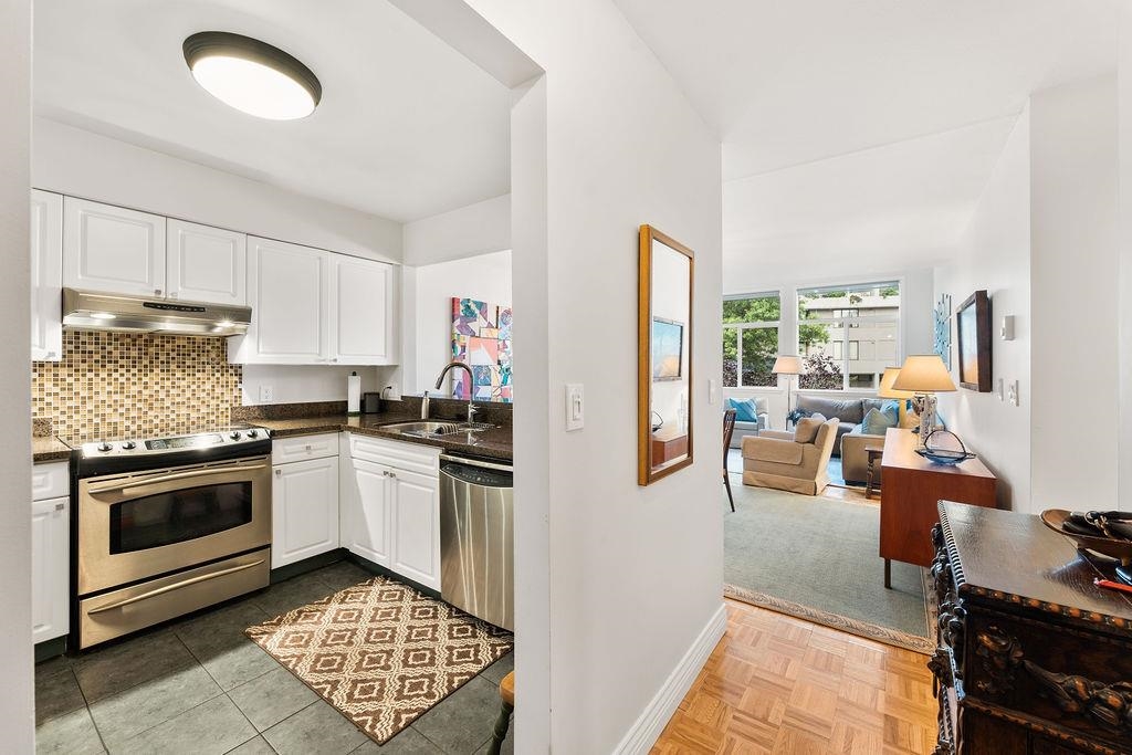 301 650 MOBERLY ROAD Unit: 301