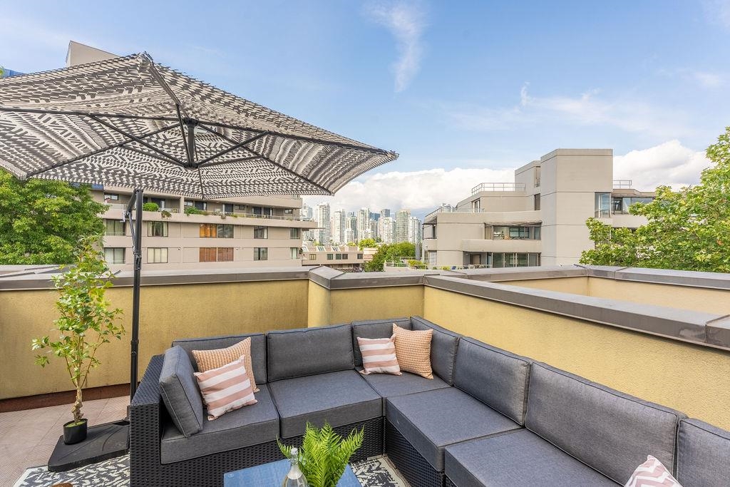 301 650 MOBERLY ROAD Unit: 301
