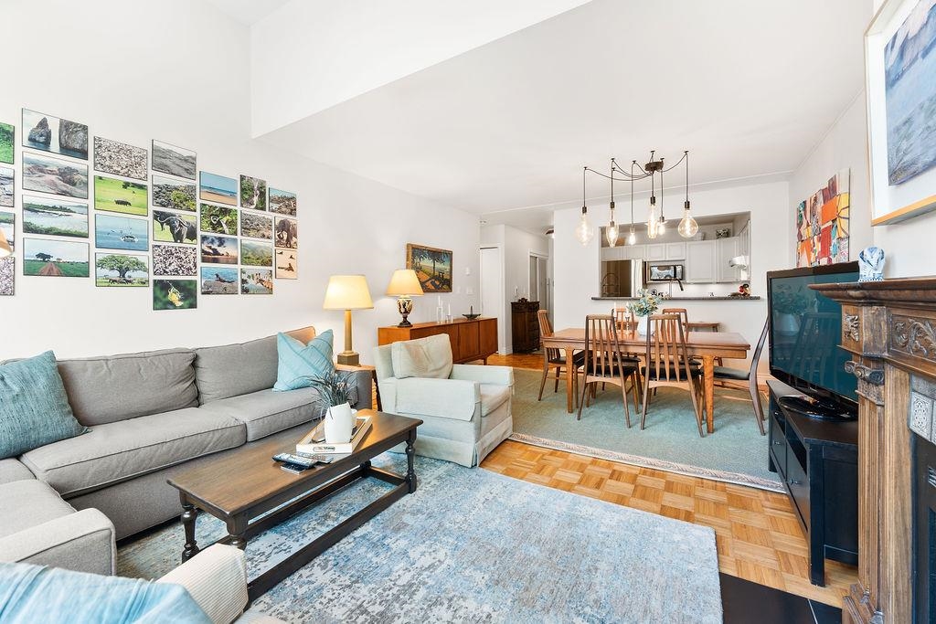 301 650 MOBERLY ROAD Unit: 301